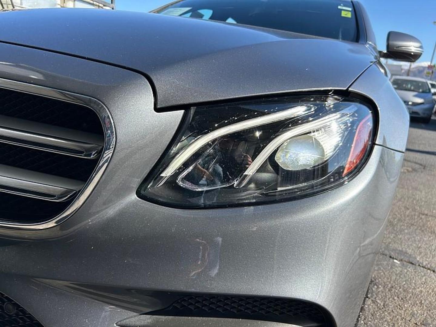 2019 GRAY Mercedes-Benz E-Class (WDDZF4KB0KA) with an 4-Cyl Turbo 2.0 Liter engine, Automatic 9-Spd 9G-Tronic transmission, located at 412 Auto Vista Drive, Palmdale, 93551, (661) 945-0620, 34.592636, -118.136681 - Photo#4