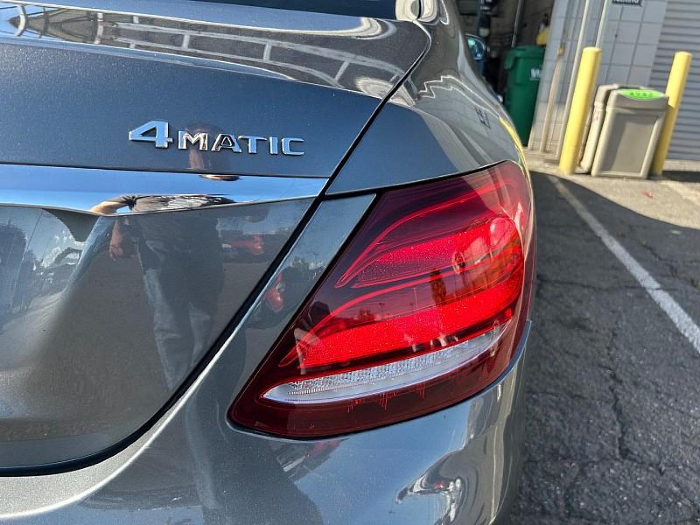 2019 GRAY Mercedes-Benz E-Class (WDDZF4KB0KA) with an 4-Cyl Turbo 2.0 Liter engine, Automatic 9-Spd 9G-Tronic transmission, located at 412 Auto Vista Drive, Palmdale, 93551, (661) 945-0620, 34.592636, -118.136681 - Photo#9