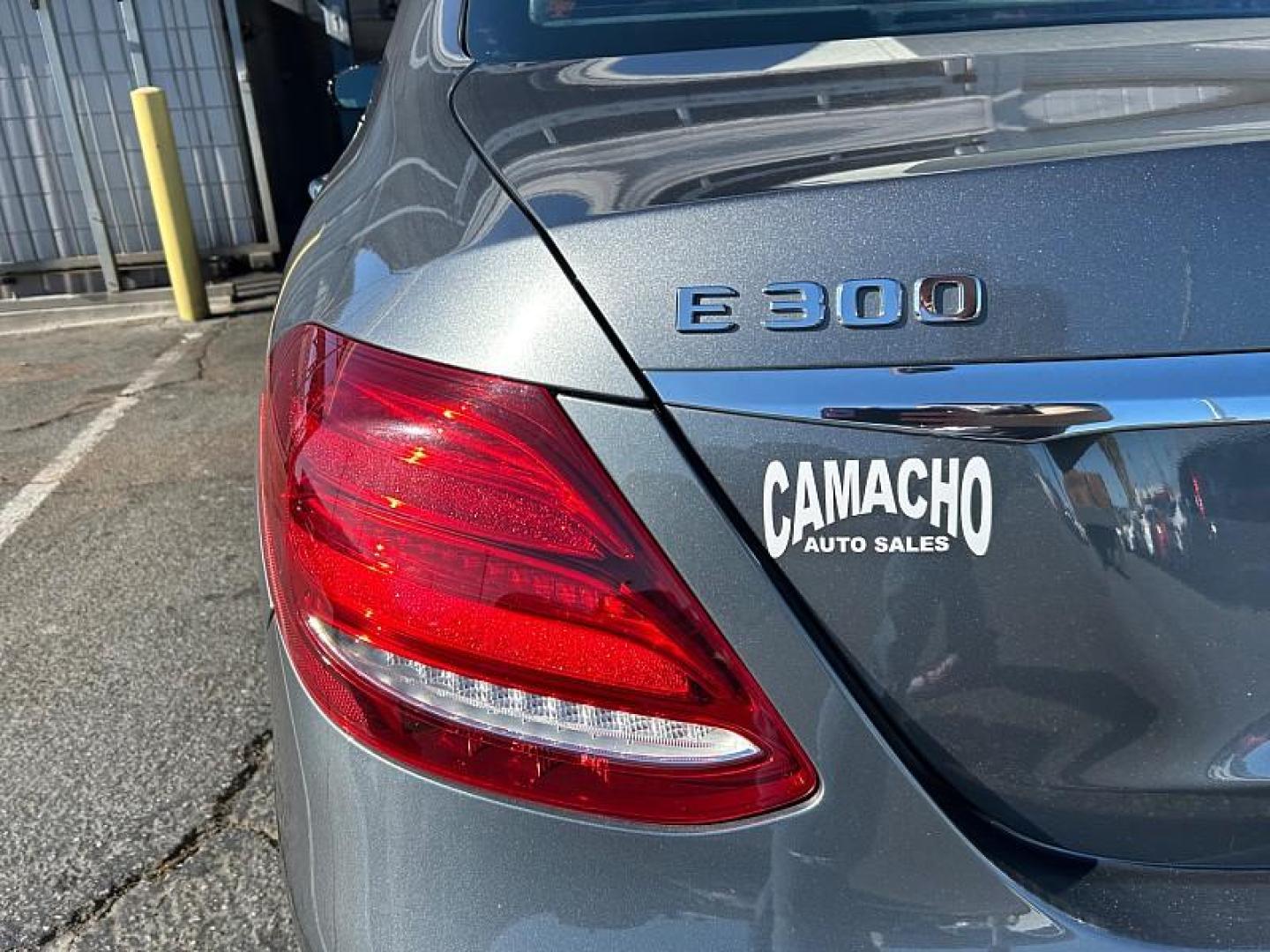 2019 GRAY Mercedes-Benz E-Class (WDDZF4KB0KA) with an 4-Cyl Turbo 2.0 Liter engine, Automatic 9-Spd 9G-Tronic transmission, located at 412 Auto Vista Drive, Palmdale, 93551, (661) 945-0620, 34.592636, -118.136681 - Photo#11