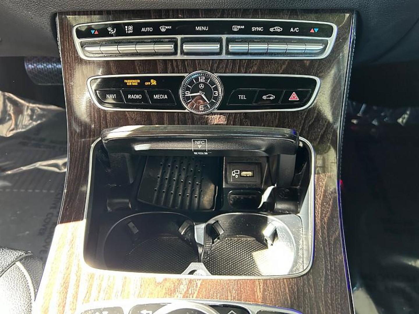 2019 GRAY Mercedes-Benz E-Class (WDDZF4KB0KA) with an 4-Cyl Turbo 2.0 Liter engine, Automatic 9-Spd 9G-Tronic transmission, located at 412 Auto Vista Drive, Palmdale, 93551, (661) 945-0620, 34.592636, -118.136681 - Photo#22