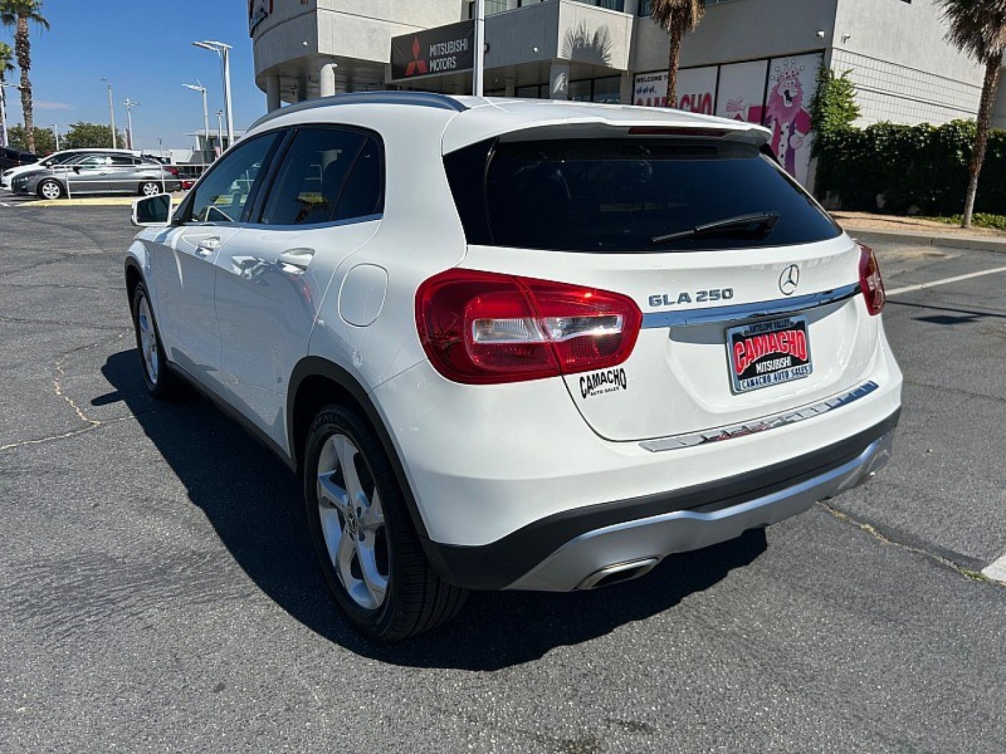 2019 White Mercedes-Benz GLA-Class (WDCTG4EB9KU) with an 4-Cyl Turbo 2.0 Liter engine, Automatic 7-Spd w/7G-DCT transmission, located at 412 Auto Vista Drive, Palmdale, 93551, (661) 945-0620, 34.592636, -118.136681- Photo#2