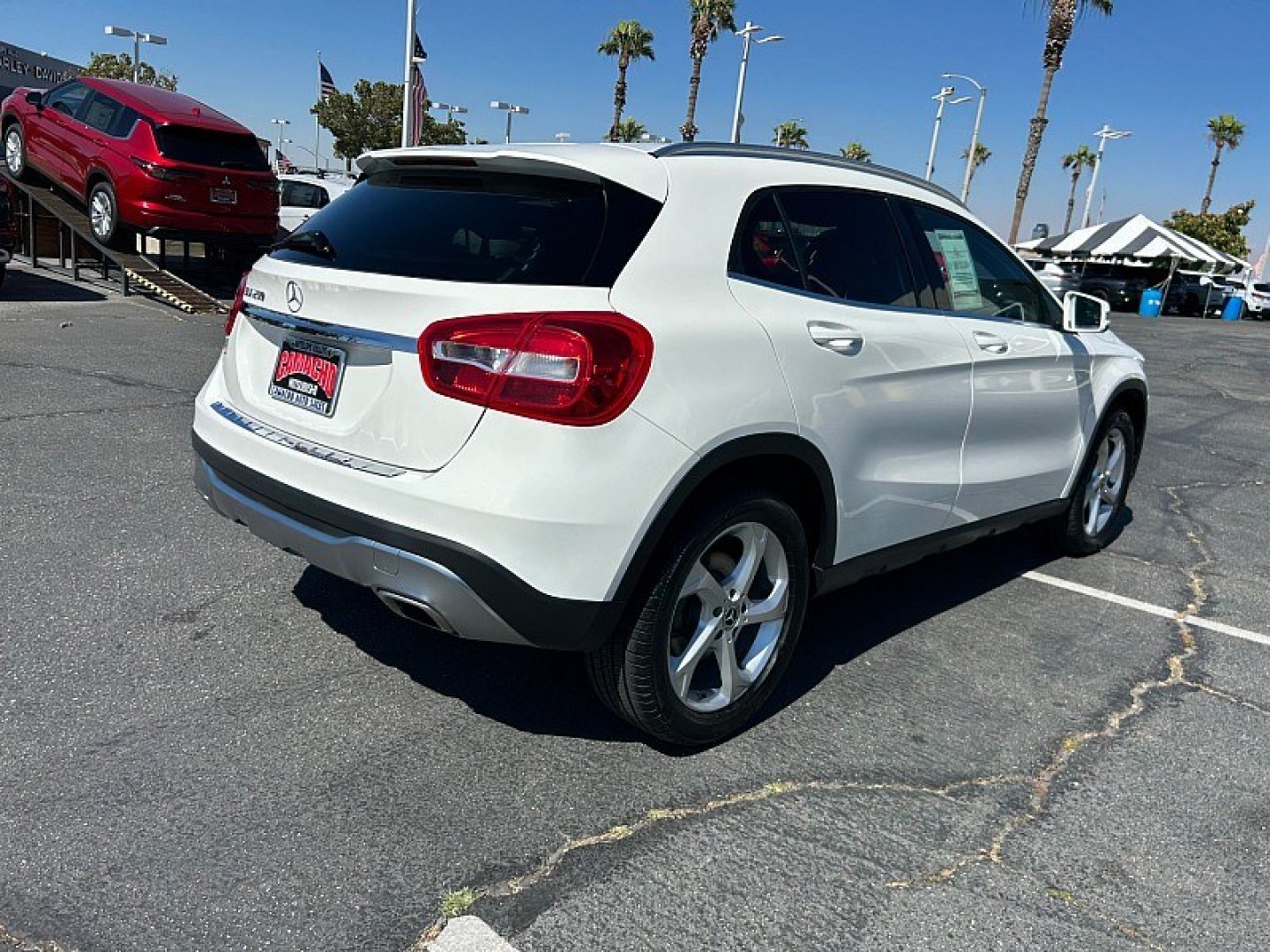 2019 White Mercedes-Benz GLA-Class (WDCTG4EB9KU) with an 4-Cyl Turbo 2.0 Liter engine, Automatic 7-Spd w/7G-DCT transmission, located at 412 Auto Vista Drive, Palmdale, 93551, (661) 945-0620, 34.592636, -118.136681- Photo#6