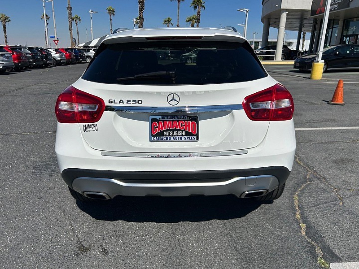 2019 White Mercedes-Benz GLA-Class (WDCTG4EB9KU) with an 4-Cyl Turbo 2.0 Liter engine, Automatic 7-Spd w/7G-DCT transmission, located at 412 Auto Vista Drive, Palmdale, 93551, (661) 945-0620, 34.592636, -118.136681- Photo#7