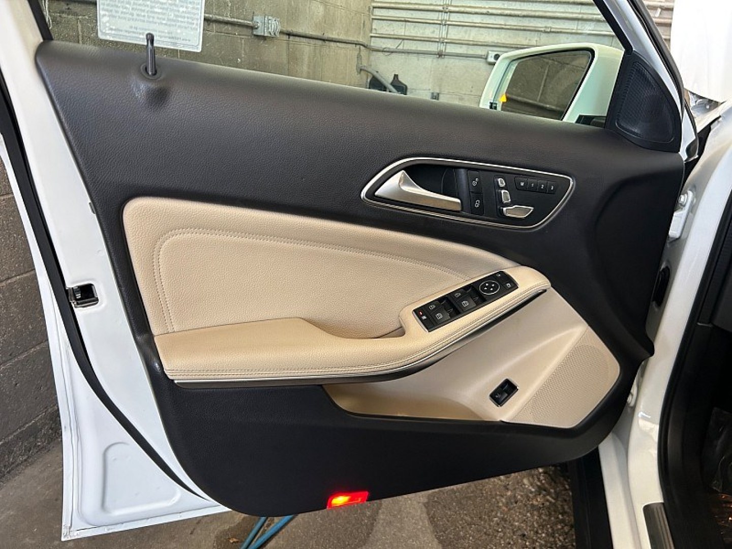 2019 White Mercedes-Benz GLA-Class (WDCTG4EB9KU) with an 4-Cyl Turbo 2.0 Liter engine, Automatic 7-Spd w/7G-DCT transmission, located at 412 Auto Vista Drive, Palmdale, 93551, (661) 945-0620, 34.592636, -118.136681- Photo#8