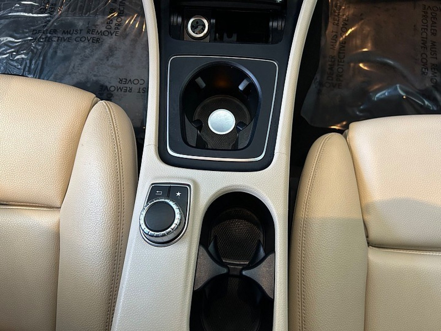 2019 White Mercedes-Benz GLA-Class (WDCTG4EB9KU) with an 4-Cyl Turbo 2.0 Liter engine, Automatic 7-Spd w/7G-DCT transmission, located at 412 Auto Vista Drive, Palmdale, 93551, (661) 945-0620, 34.592636, -118.136681- Photo#14