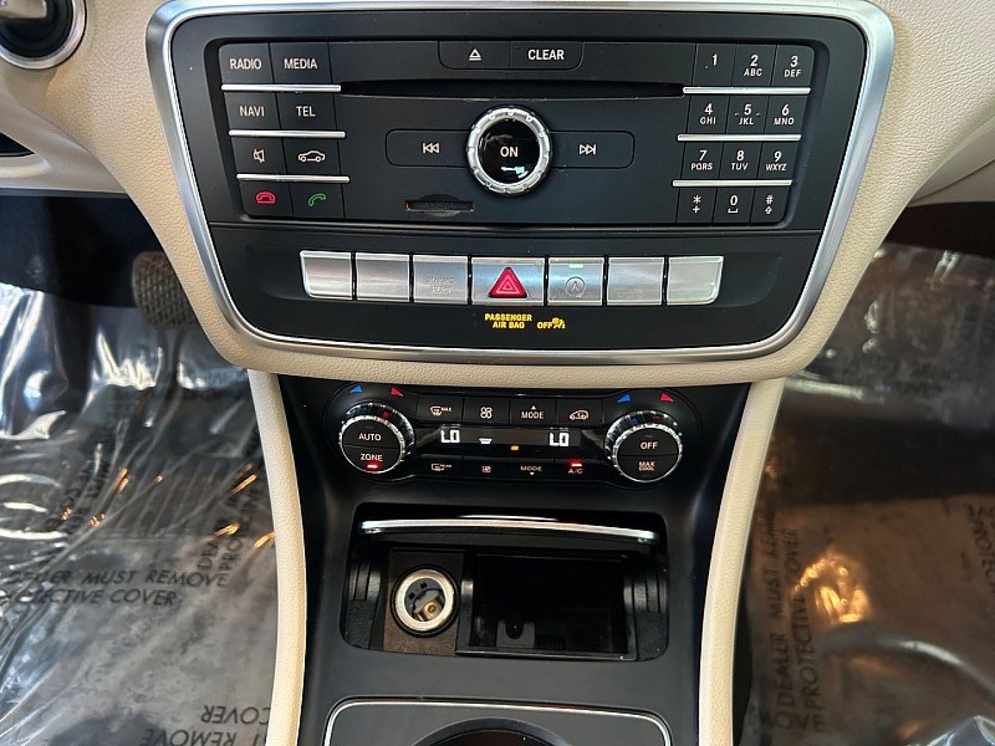 2019 White Mercedes-Benz GLA-Class (WDCTG4EB9KU) with an 4-Cyl Turbo 2.0 Liter engine, Automatic 7-Spd w/7G-DCT transmission, located at 412 Auto Vista Drive, Palmdale, 93551, (661) 945-0620, 34.592636, -118.136681- Photo#15