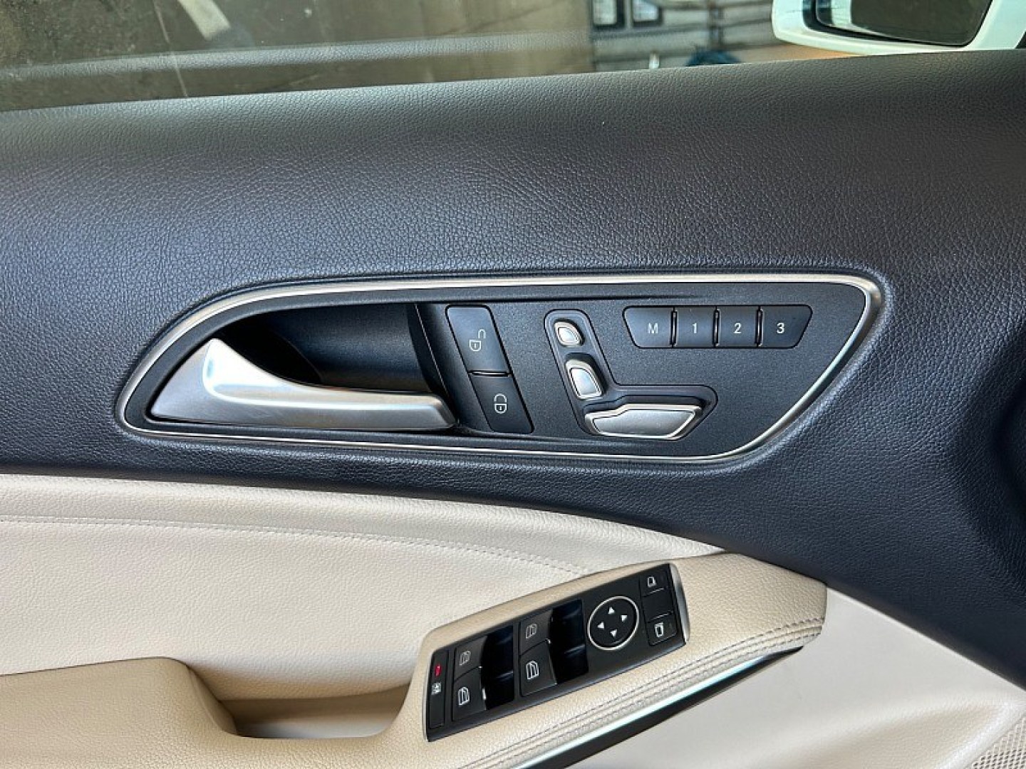 2019 White Mercedes-Benz GLA-Class (WDCTG4EB9KU) with an 4-Cyl Turbo 2.0 Liter engine, Automatic 7-Spd w/7G-DCT transmission, located at 412 Auto Vista Drive, Palmdale, 93551, (661) 945-0620, 34.592636, -118.136681- Photo#16