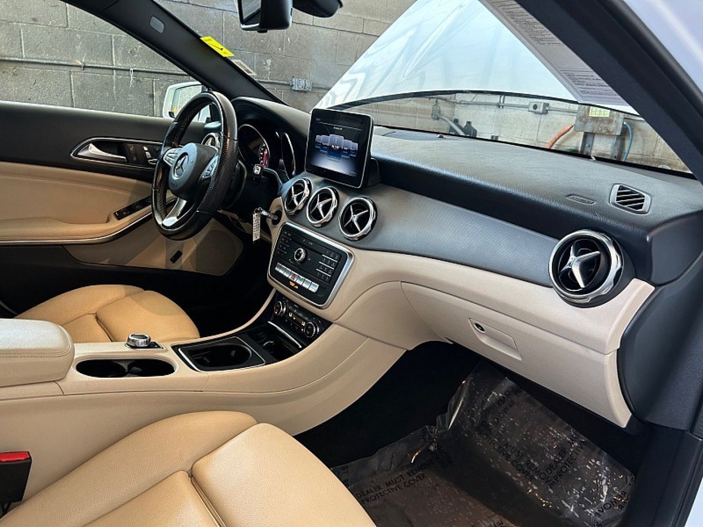 2019 White Mercedes-Benz GLA-Class (WDCTG4EB9KU) with an 4-Cyl Turbo 2.0 Liter engine, Automatic 7-Spd w/7G-DCT transmission, located at 412 Auto Vista Drive, Palmdale, 93551, (661) 945-0620, 34.592636, -118.136681- Photo#21
