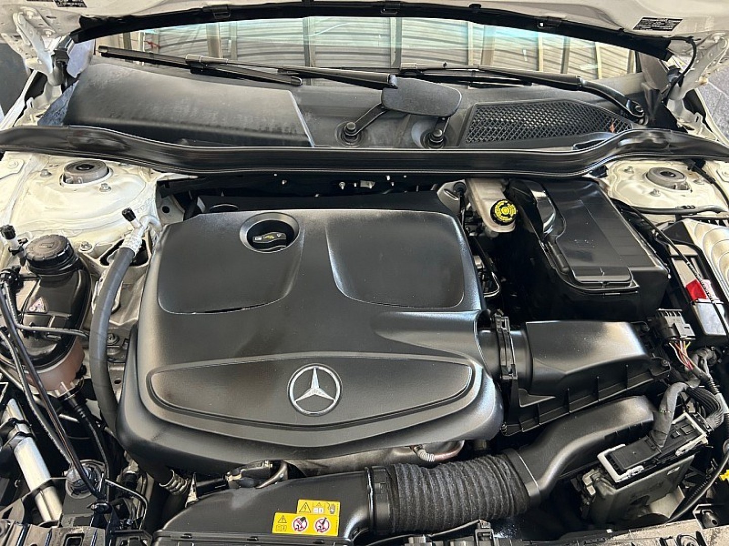2019 White Mercedes-Benz GLA-Class (WDCTG4EB9KU) with an 4-Cyl Turbo 2.0 Liter engine, Automatic 7-Spd w/7G-DCT transmission, located at 412 Auto Vista Drive, Palmdale, 93551, (661) 945-0620, 34.592636, -118.136681- Photo#22