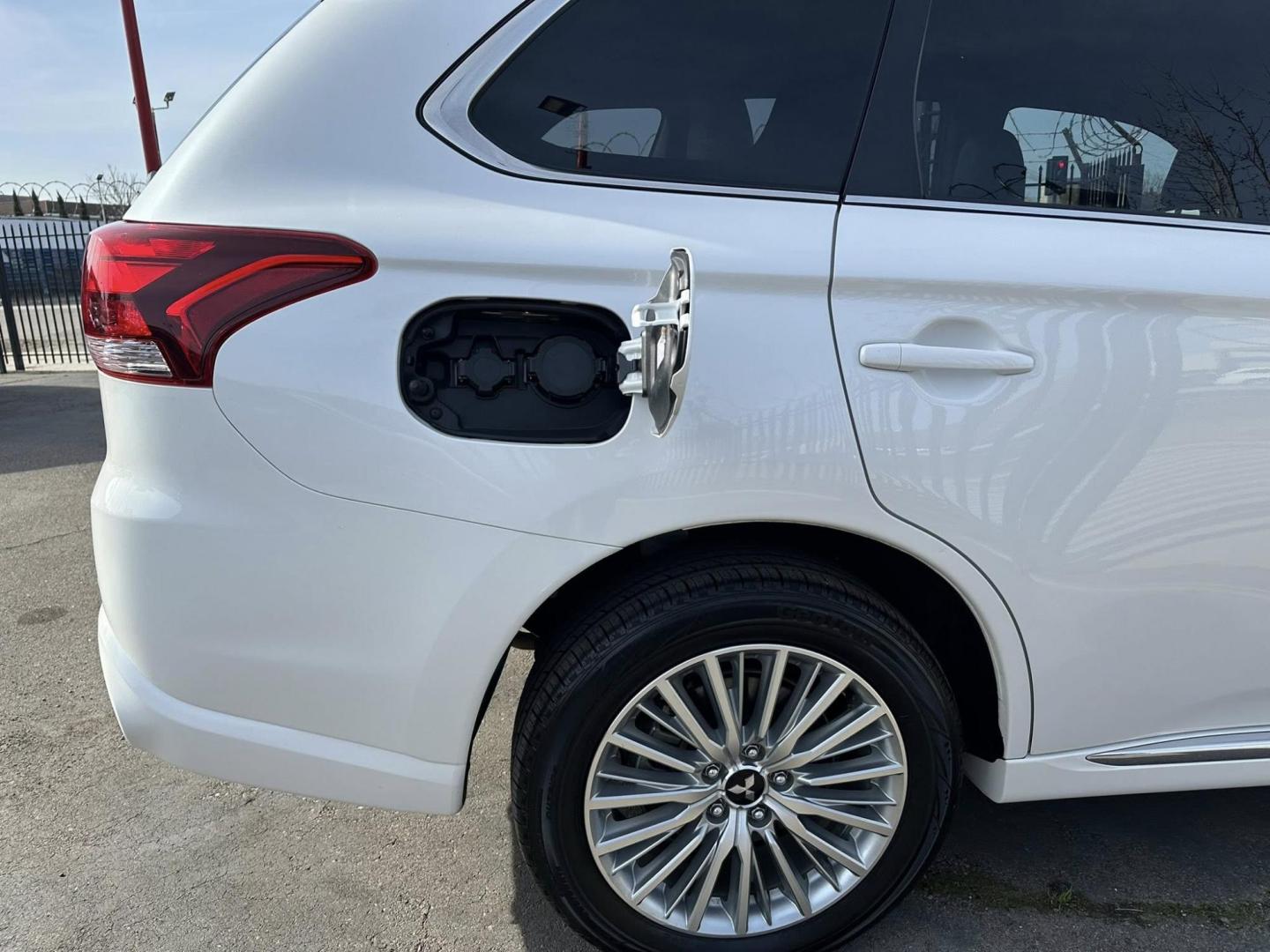 2019 Mitsubishi Outlander PHEV GT (JA4J24A50KZ) with an 2.0L L4 DOHC 16V HYBRID engine, 1A transmission, located at 744 E Miner Ave, Stockton, CA, 95202, (209) 944-5770, 37.956863, -121.282082 - Photo#5