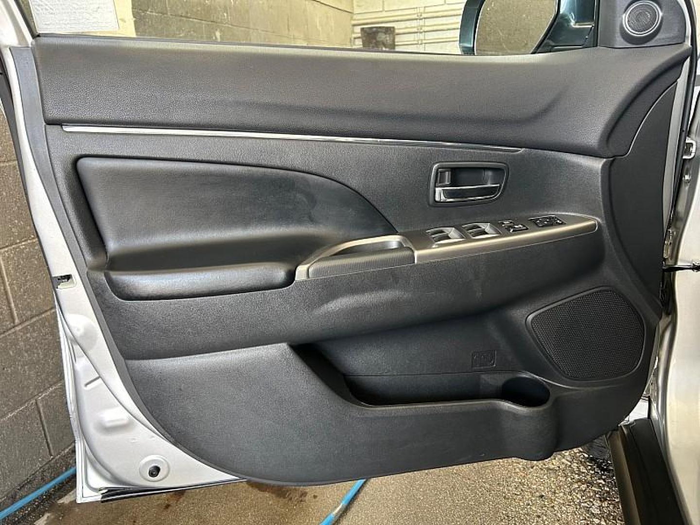 2019 SILVER Mitsubishi Outlander Sport (JA4AP4AW0KU) with an 4-Cyl 2.4 Liter engine, Automatic CVT w/Sportronic transmission, located at 412 Auto Vista Drive, Palmdale, 93551, (661) 945-0620, 34.592636, -118.136681 - Photo#16