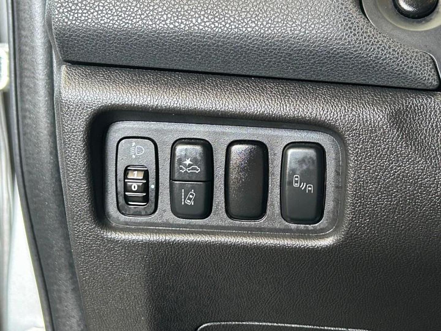 2019 SILVER Mitsubishi Outlander Sport (JA4AP4AW0KU) with an 4-Cyl 2.4 Liter engine, Automatic CVT w/Sportronic transmission, located at 412 Auto Vista Drive, Palmdale, 93551, (661) 945-0620, 34.592636, -118.136681 - Photo#27