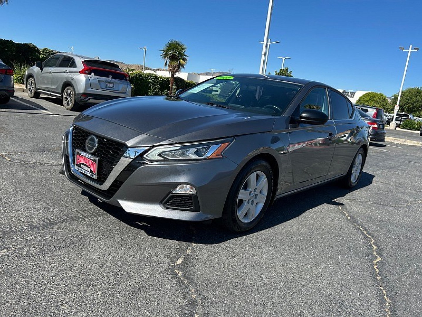 2019 Gray Nissan Altima (1N4BL4CV7KN) with an 4-Cyl 2.5 Liter engine, Automatic Xtronic CVT transmission, located at 412 Auto Vista Drive, Palmdale, 93551, (661) 945-0620, 34.592636, -118.136681- Photo#2