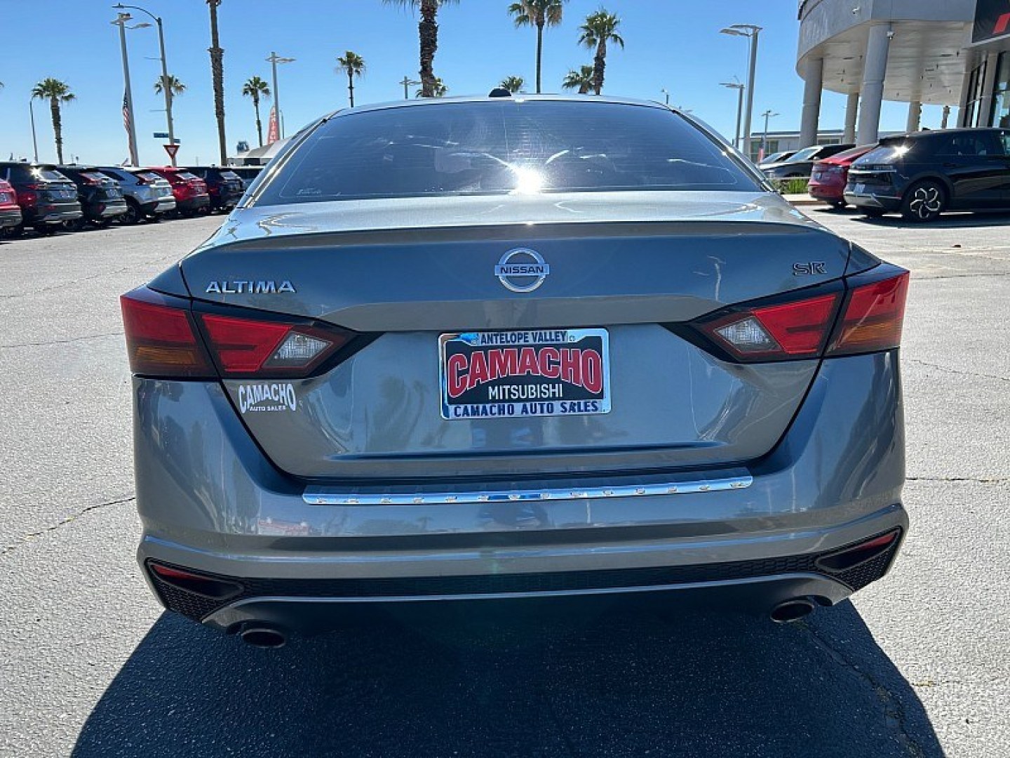 2019 Gray Nissan Altima (1N4BL4CV7KN) with an 4-Cyl 2.5 Liter engine, Automatic Xtronic CVT transmission, located at 412 Auto Vista Drive, Palmdale, 93551, (661) 945-0620, 34.592636, -118.136681- Photo#5