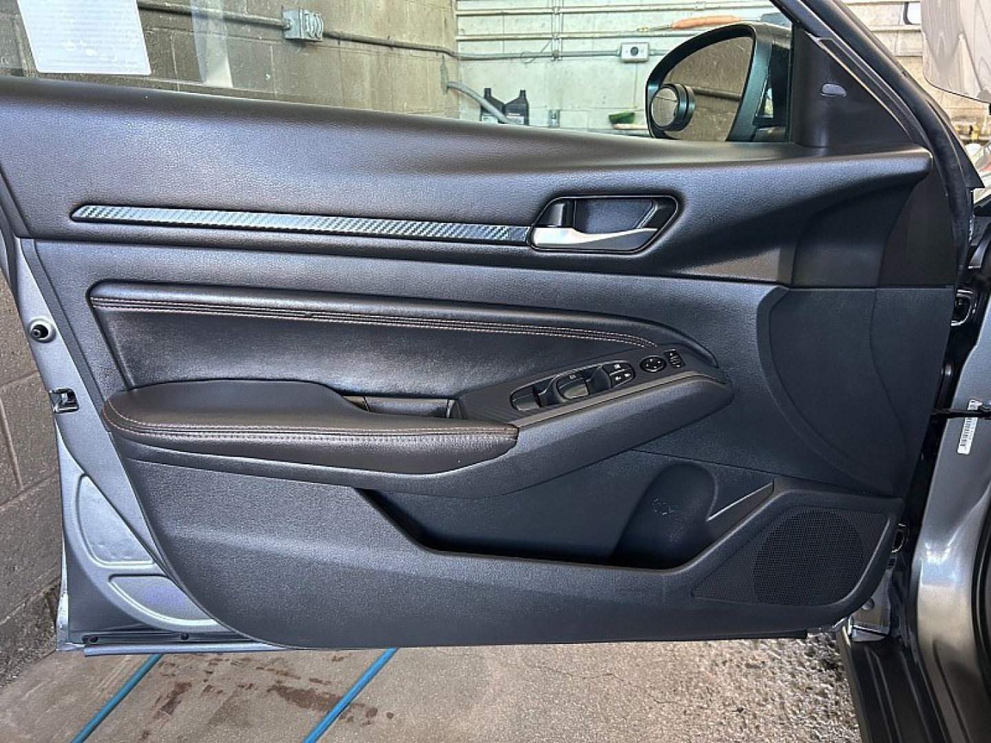 2019 Gray Nissan Altima (1N4BL4CV7KN) with an 4-Cyl 2.5 Liter engine, Automatic Xtronic CVT transmission, located at 412 Auto Vista Drive, Palmdale, 93551, (661) 945-0620, 34.592636, -118.136681- Photo#8