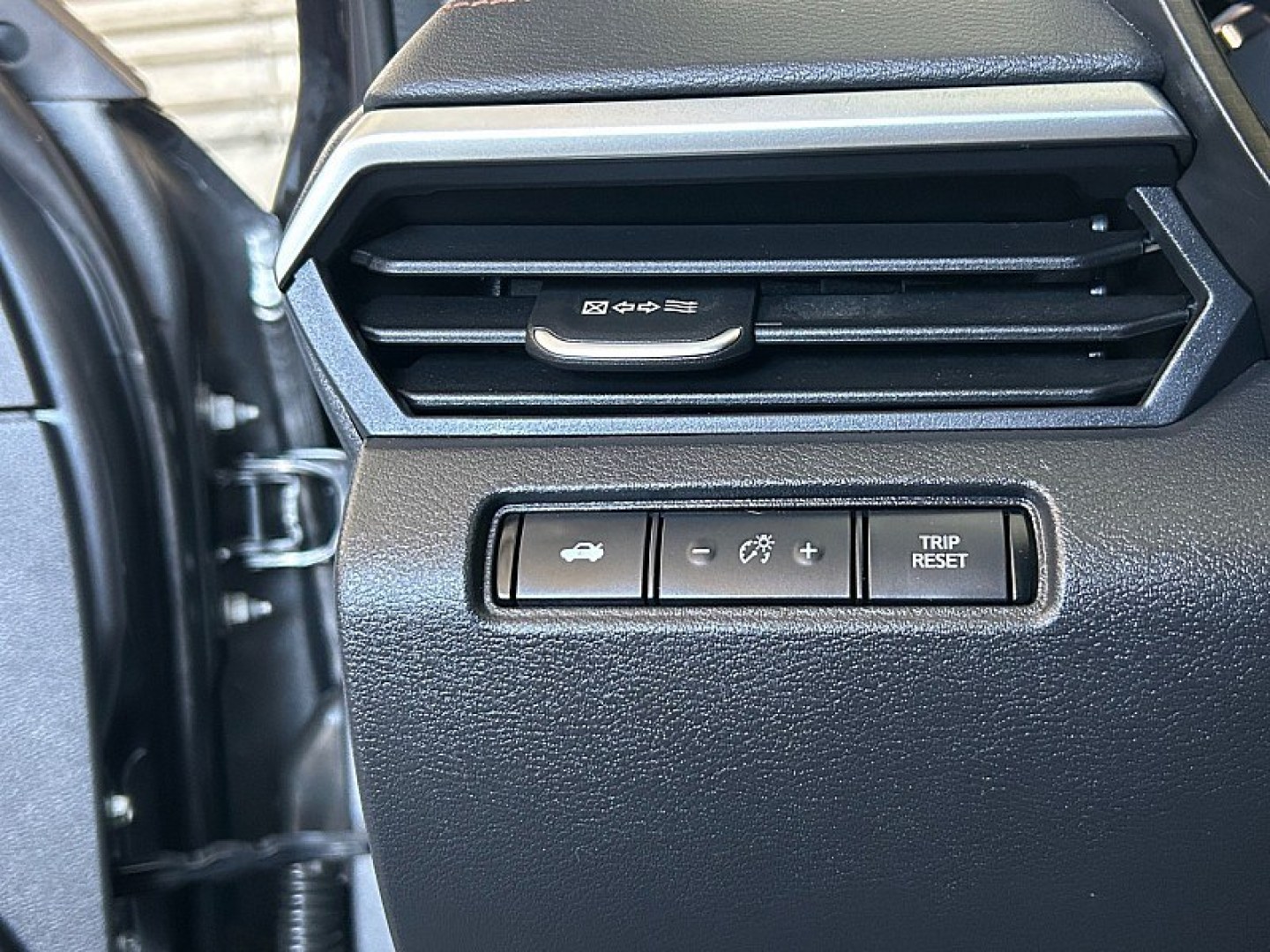 2019 Gray Nissan Altima (1N4BL4CV7KN) with an 4-Cyl 2.5 Liter engine, Automatic Xtronic CVT transmission, located at 412 Auto Vista Drive, Palmdale, 93551, (661) 945-0620, 34.592636, -118.136681- Photo#21