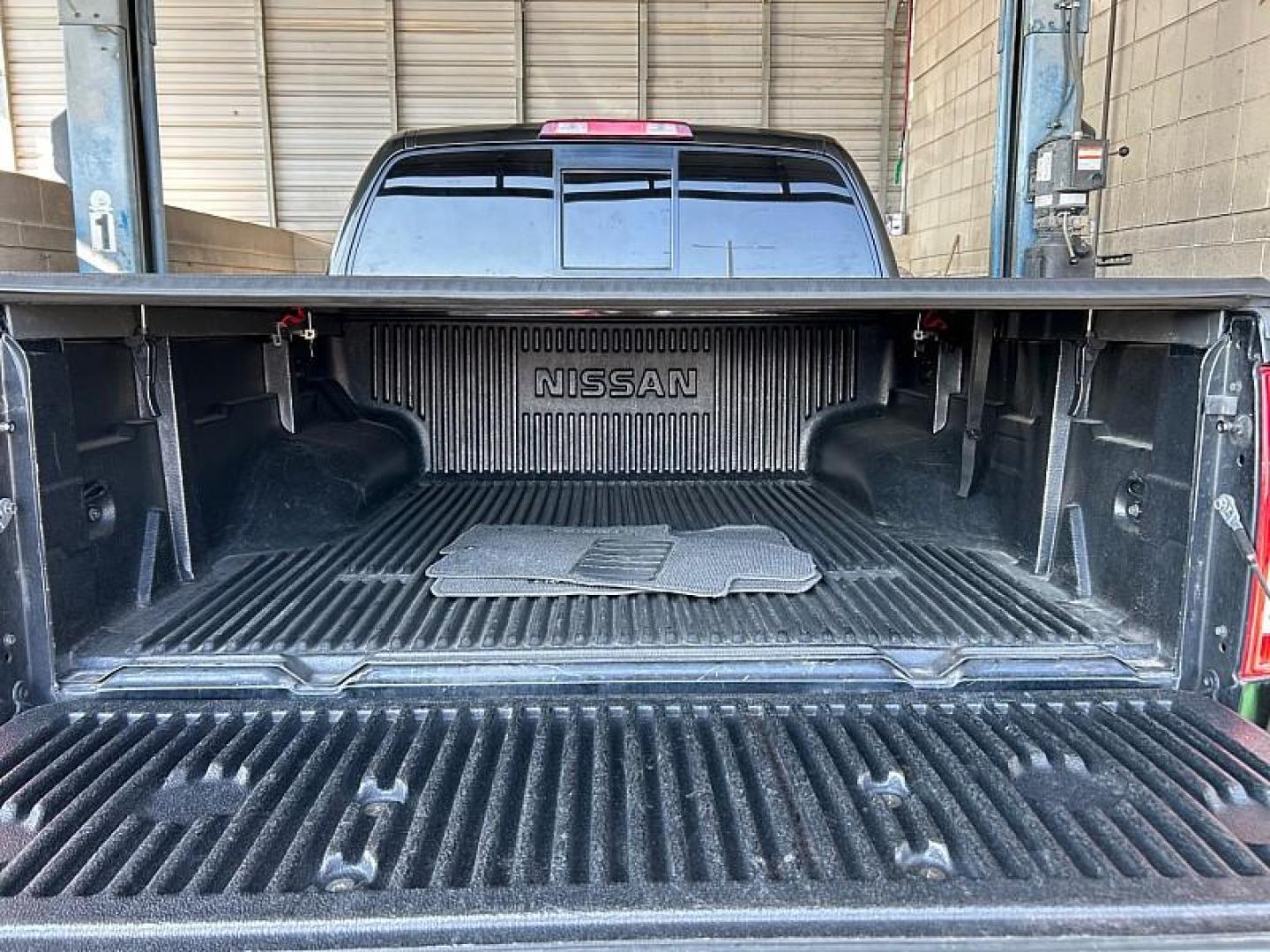 2019 BLACK Nissan Frontier 2WD (1N6AD0ERXKN) with an V6 4.0 Liter engine, Automatic 5-Spd transmission, located at 412 Auto Vista Drive, Palmdale, 93551, (661) 945-0620, 34.592636, -118.136681 - Photo#4