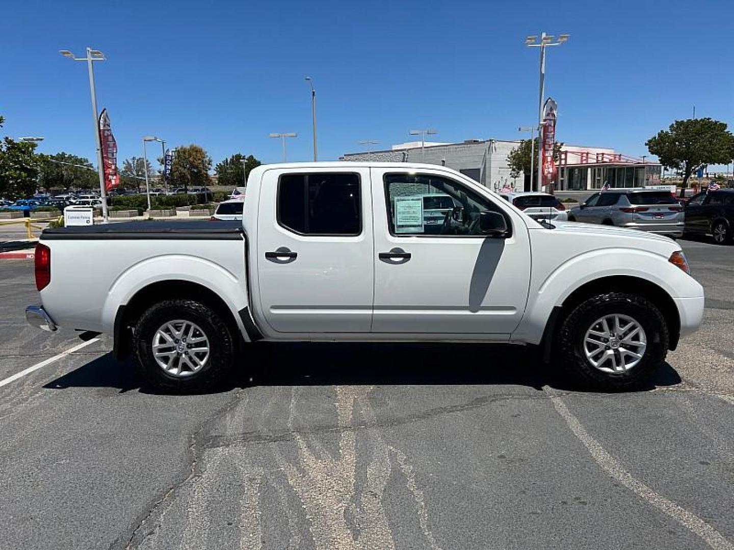 2019 WHITE Nissan Frontier 4WD (1N6AD0EV1KN) with an V6 4.0 Liter engine, Automatic 5-Spd transmission, located at 412 Auto Vista Drive, Palmdale, 93551, (661) 945-0620, 34.592636, -118.136681 - Photo#2