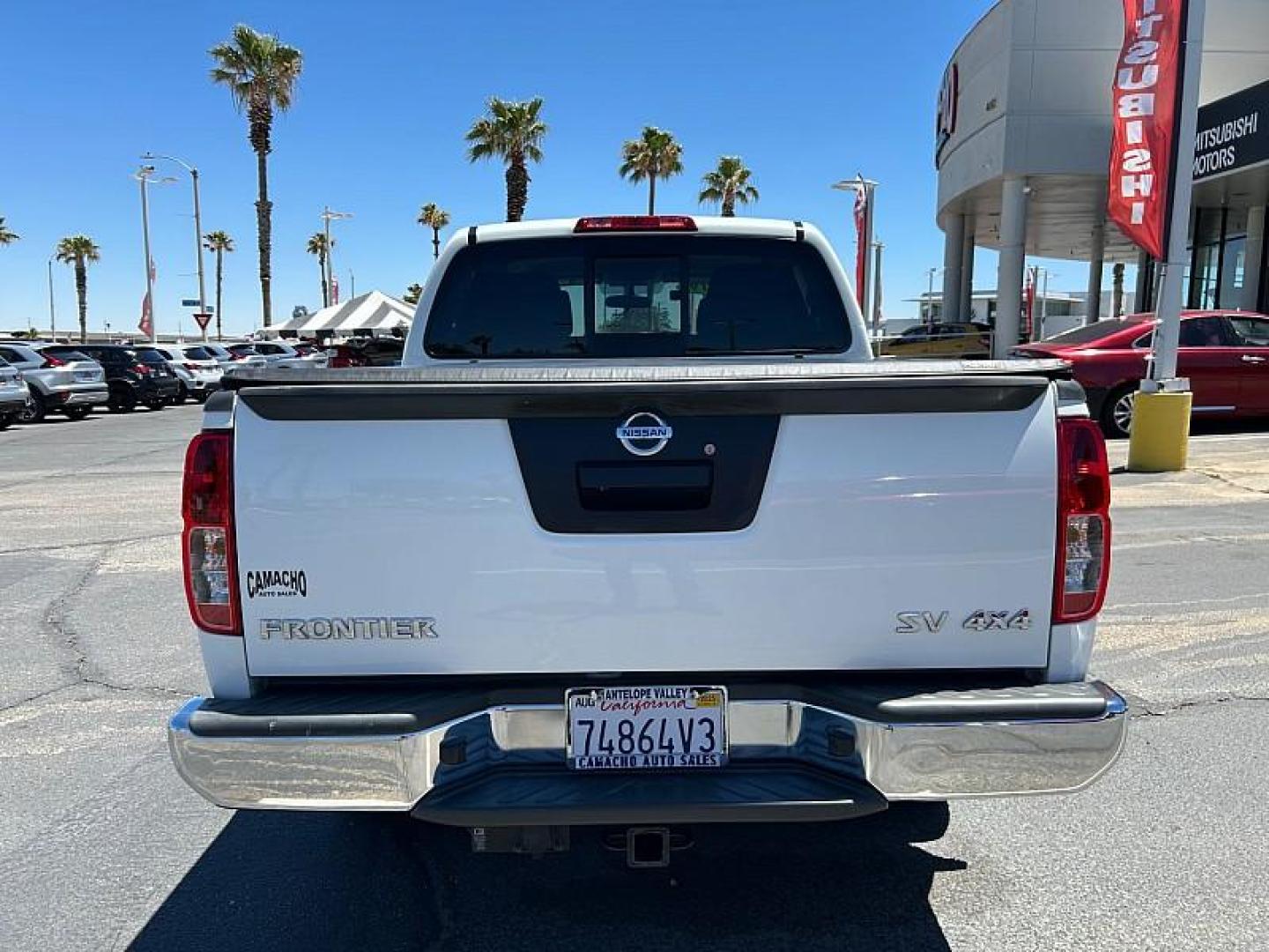 2019 WHITE Nissan Frontier 4WD (1N6AD0EV1KN) with an V6 4.0 Liter engine, Automatic 5-Spd transmission, located at 412 Auto Vista Drive, Palmdale, 93551, (661) 945-0620, 34.592636, -118.136681 - Photo#4