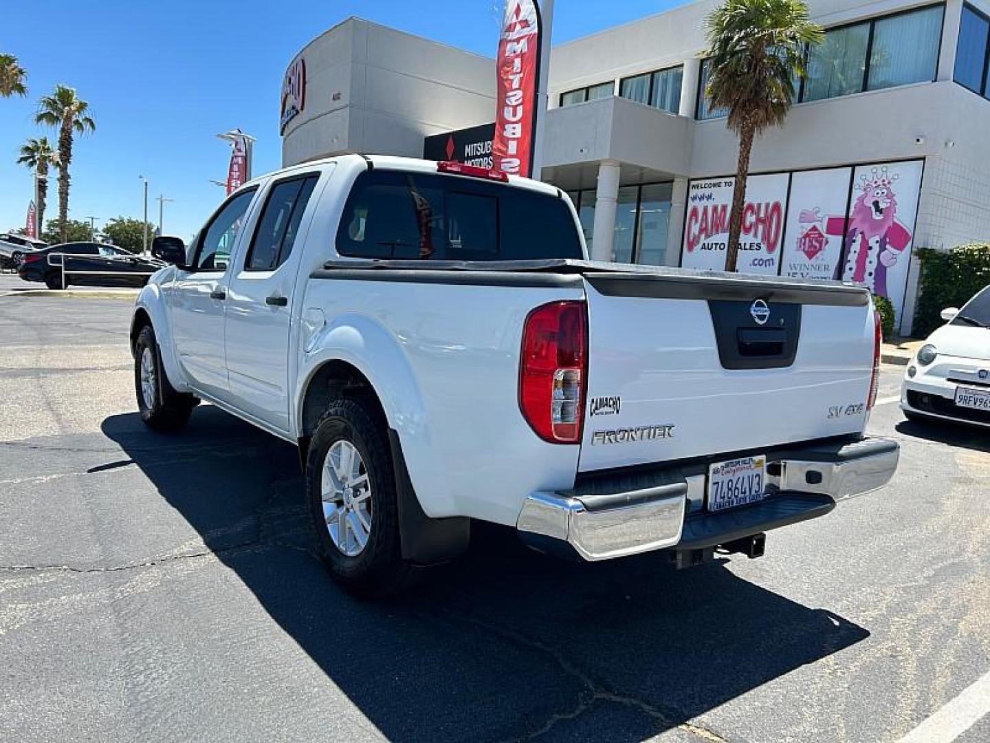 2019 WHITE Nissan Frontier 4WD (1N6AD0EV1KN) with an V6 4.0 Liter engine, Automatic 5-Spd transmission, located at 412 Auto Vista Drive, Palmdale, 93551, (661) 945-0620, 34.592636, -118.136681 - Photo#5