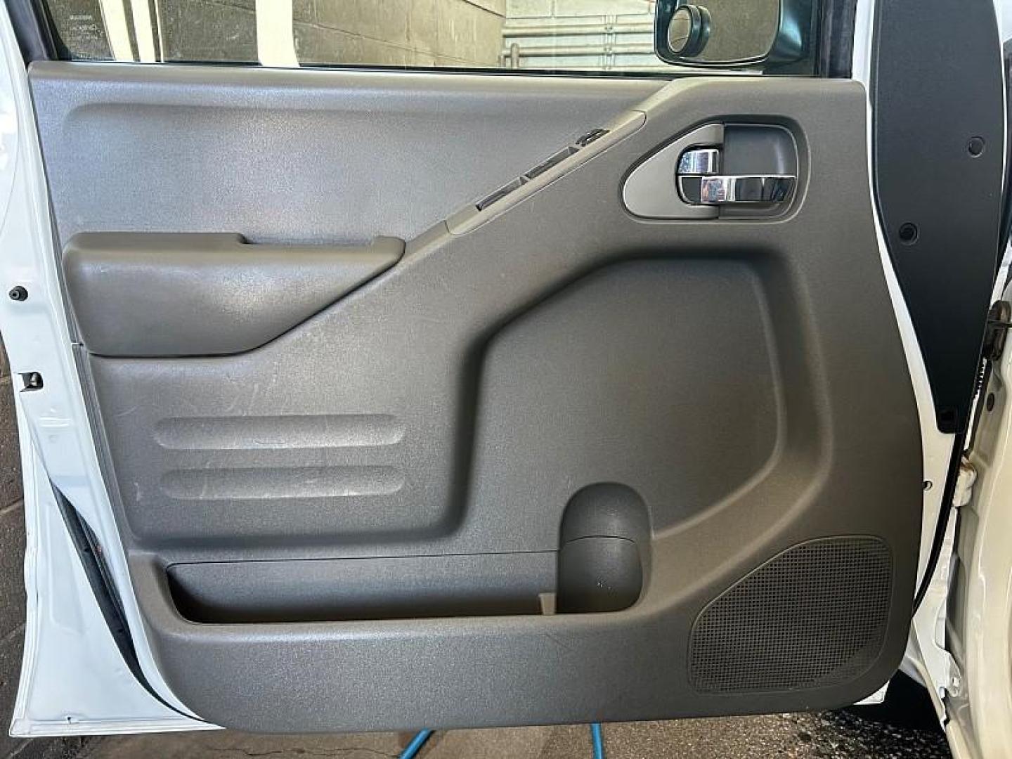 2019 WHITE Nissan Frontier 4WD (1N6AD0EV1KN) with an V6 4.0 Liter engine, Automatic 5-Spd transmission, located at 412 Auto Vista Drive, Palmdale, 93551, (661) 945-0620, 34.592636, -118.136681 - Photo#8