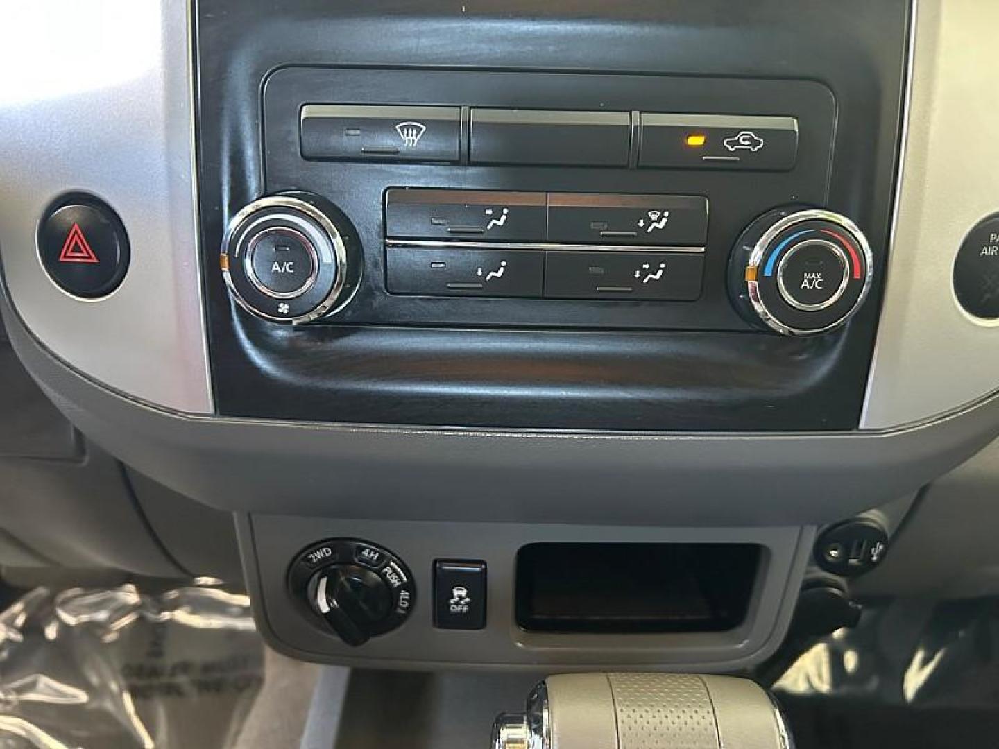 2019 WHITE Nissan Frontier 4WD (1N6AD0EV1KN) with an V6 4.0 Liter engine, Automatic 5-Spd transmission, located at 412 Auto Vista Drive, Palmdale, 93551, (661) 945-0620, 34.592636, -118.136681 - Photo#12