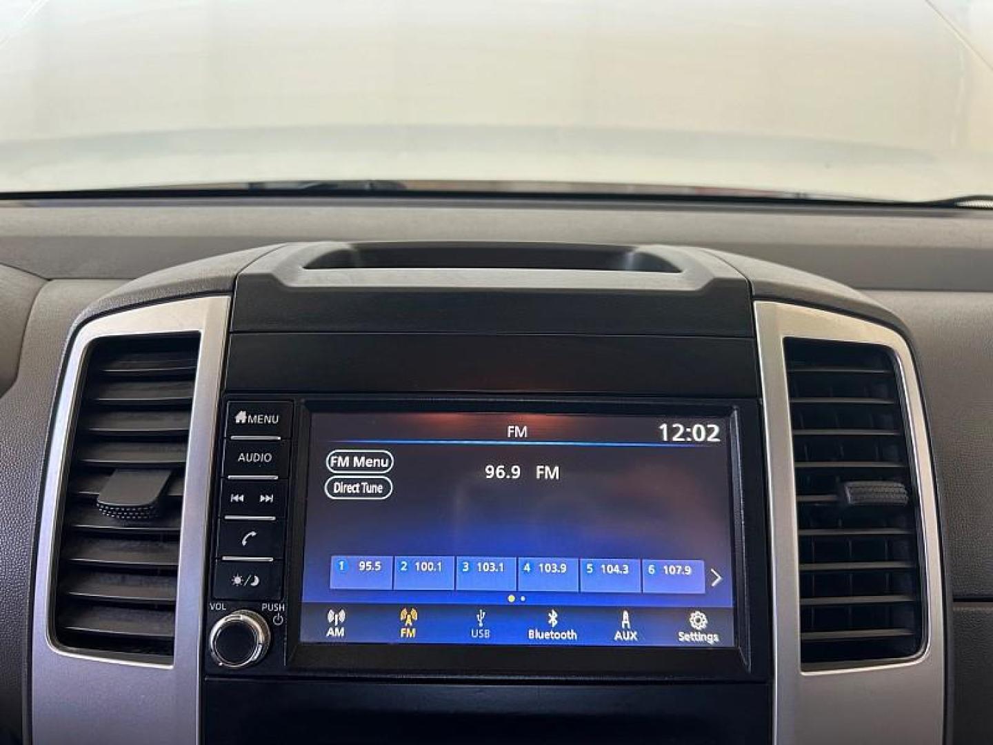 2019 WHITE Nissan Frontier 4WD (1N6AD0EV1KN) with an V6 4.0 Liter engine, Automatic 5-Spd transmission, located at 412 Auto Vista Drive, Palmdale, 93551, (661) 945-0620, 34.592636, -118.136681 - Photo#13