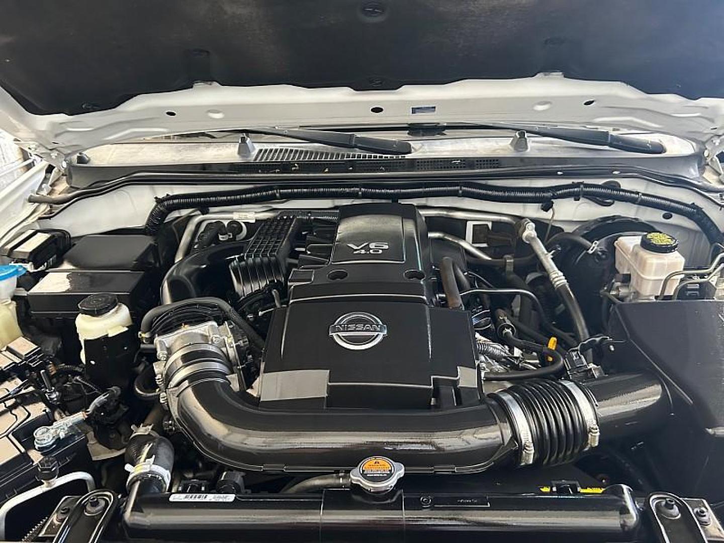 2019 WHITE Nissan Frontier 4WD (1N6AD0EV1KN) with an V6 4.0 Liter engine, Automatic 5-Spd transmission, located at 412 Auto Vista Drive, Palmdale, 93551, (661) 945-0620, 34.592636, -118.136681 - Photo#17