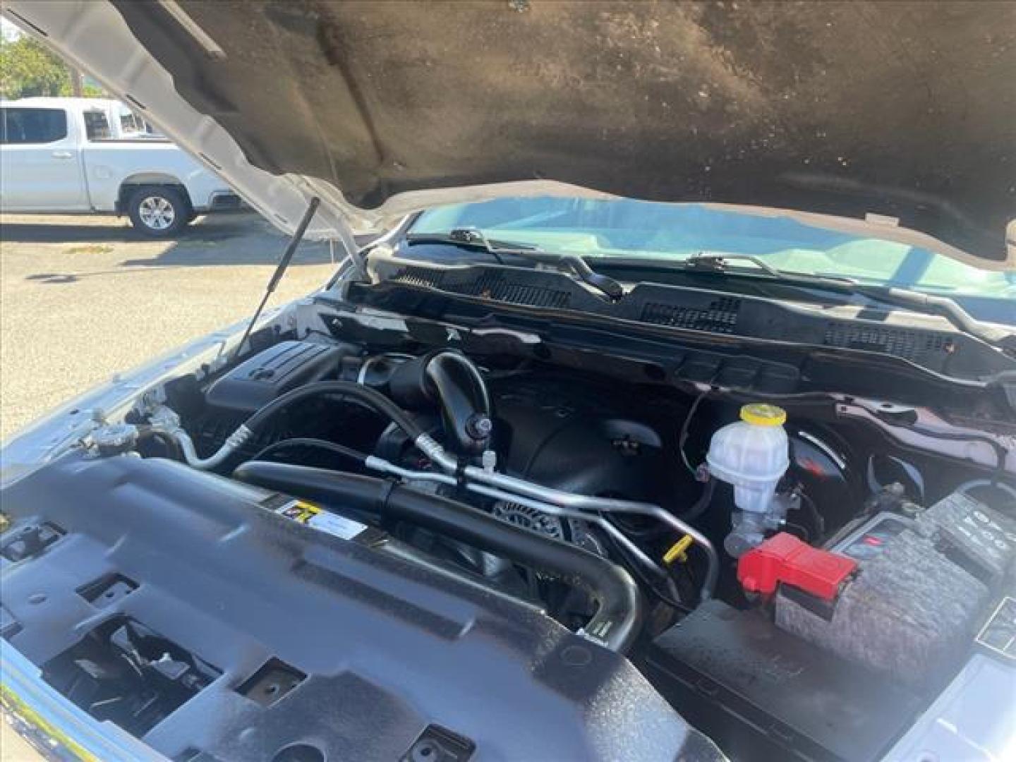 2019 Bright White Clear Coat RAM 1500 Classic Tradesman (1C6RR6FT1KS) with an 5.7L HEMI 5.7L V8 395hp 410ft. Sequential Multiport Fuel Injection engine, 8-Speed Shiftable Automatic transmission, located at 800 Riverside Ave, Roseville, CA, 95678, 916-773-4549 & Toll Free: 866-719-4393, 38.732265, -121.291039 - QUAD CAB TRADESMAN 5.7 HEMI V8 ONE OWNER CLEAN CARFAX - Photo#17