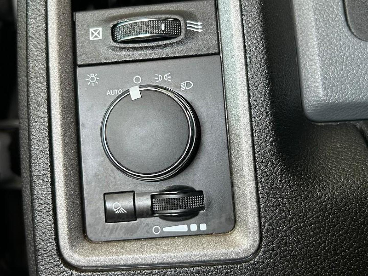 2019 SILVER Ram 1500 Classic 2WD (1C6RR6FG3KS) with an 6-Cyl 3.6 Liter engine, Automatic 8-Spd transmission, located at 412 Auto Vista Drive, Palmdale, 93551, (661) 945-0620, 34.592636, -118.136681 - Photo#18