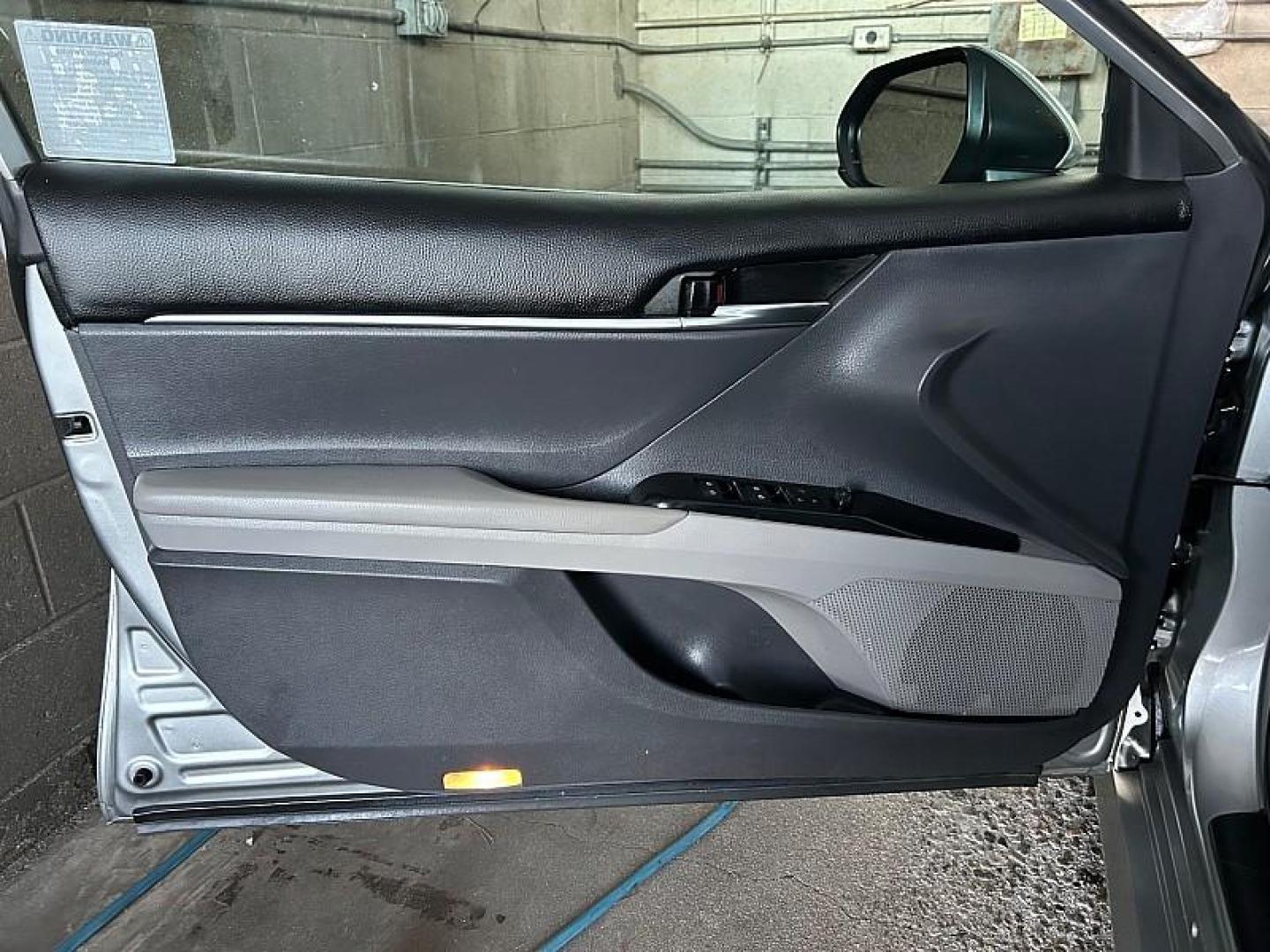 2019 SILVER Toyota Camry (4T1B11HKXKU) with an 4-Cyl 2.5 Liter engine, Automatic 8-Spd w/Sequential Shift transmission, located at 412 Auto Vista Drive, Palmdale, 93551, (661) 945-0620, 34.592636, -118.136681 - Photo#17