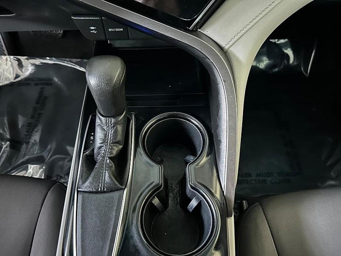 2019 SILVER Toyota Camry (4T1B11HKXKU) with an 4-Cyl 2.5 Liter engine, Automatic 8-Spd w/Sequential Shift transmission, located at 412 Auto Vista Drive, Palmdale, 93551, (661) 945-0620, 34.592636, -118.136681 - Photo#20