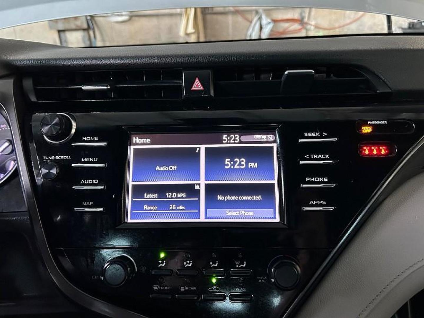 2019 SILVER Toyota Camry (4T1B11HKXKU) with an 4-Cyl 2.5 Liter engine, Automatic 8-Spd w/Sequential Shift transmission, located at 412 Auto Vista Drive, Palmdale, 93551, (661) 945-0620, 34.592636, -118.136681 - Photo#21