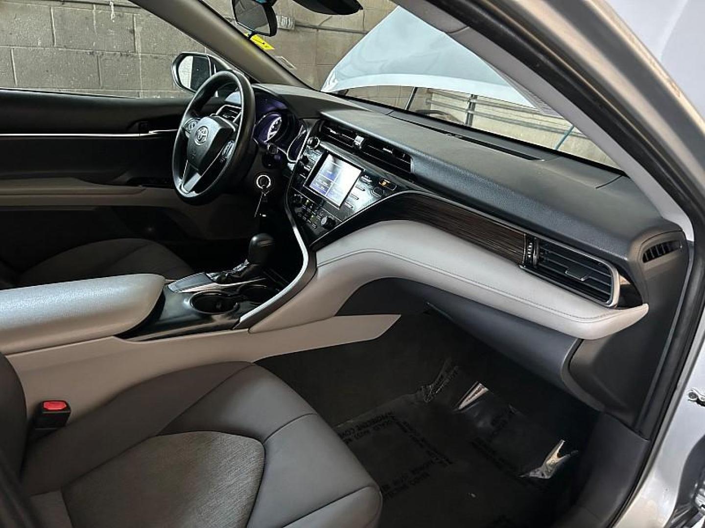 2019 SILVER Toyota Camry (4T1B11HKXKU) with an 4-Cyl 2.5 Liter engine, Automatic 8-Spd w/Sequential Shift transmission, located at 412 Auto Vista Drive, Palmdale, 93551, (661) 945-0620, 34.592636, -118.136681 - Photo#28