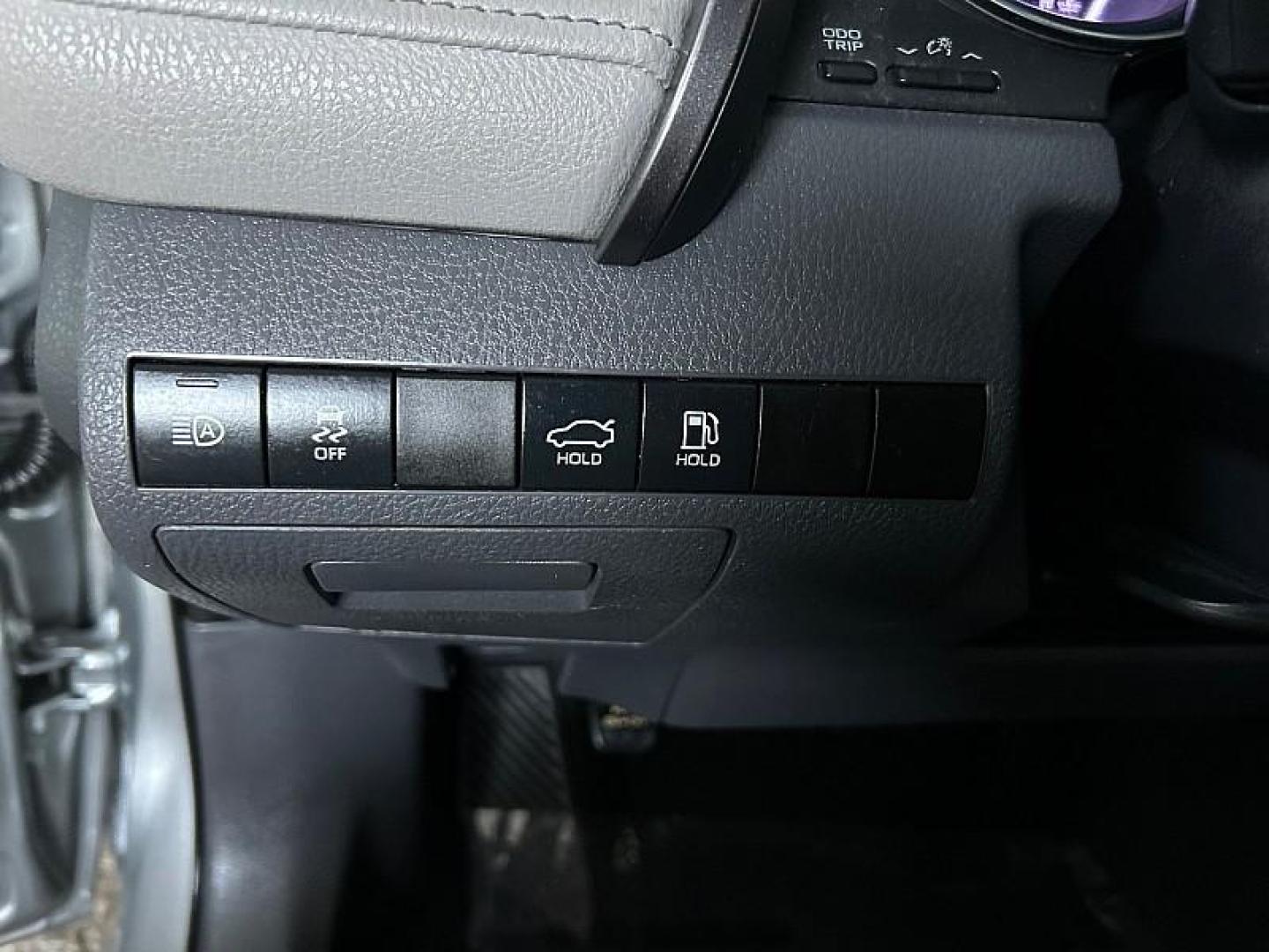 2019 SILVER Toyota Camry (4T1B11HKXKU) with an 4-Cyl 2.5 Liter engine, Automatic 8-Spd w/Sequential Shift transmission, located at 412 Auto Vista Drive, Palmdale, 93551, (661) 945-0620, 34.592636, -118.136681 - Photo#29