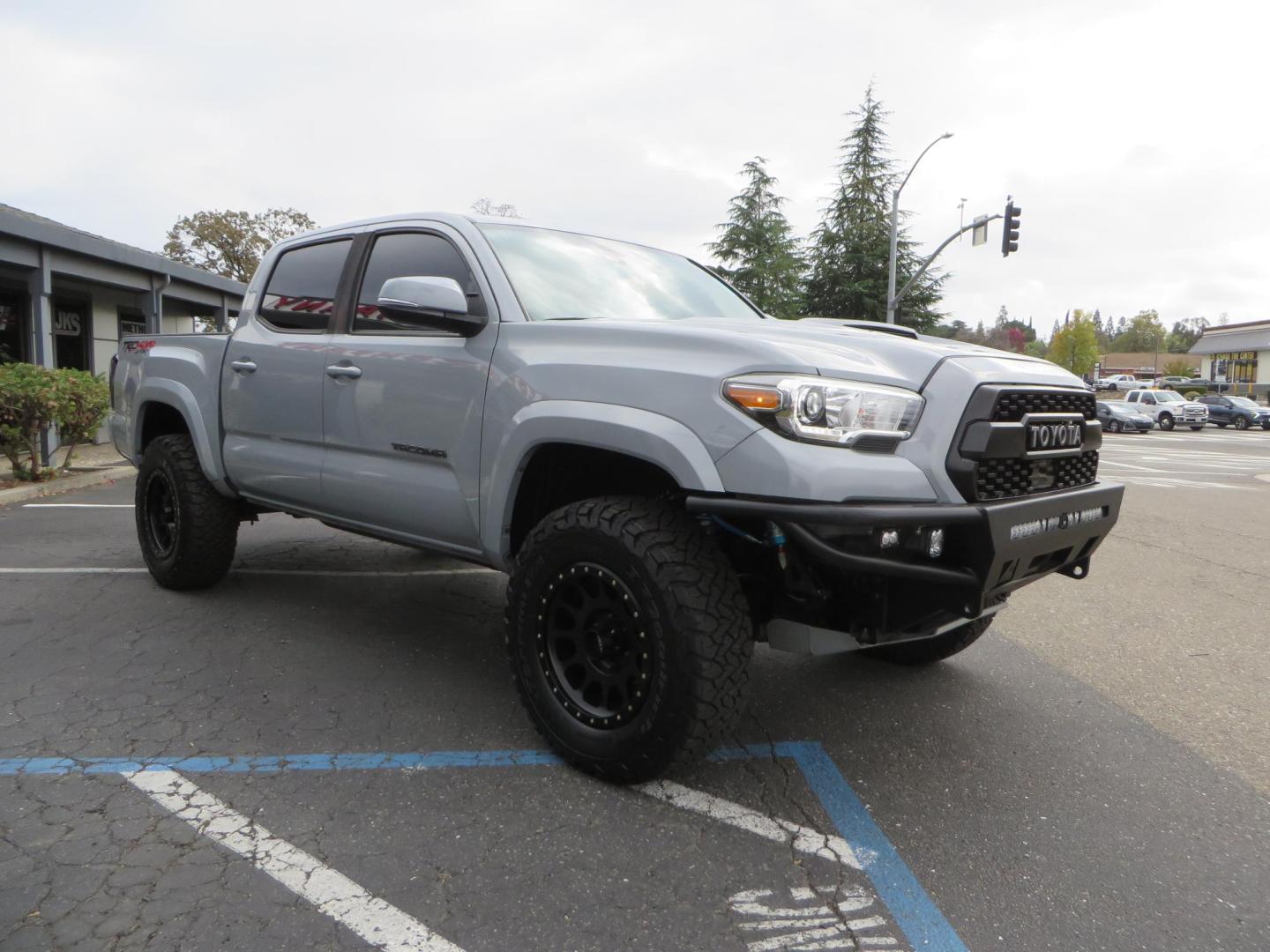 2019 grey /black Toyota Tacoma TRD Sport Double Cab (3TMCZ5AN2KM) with an 3.6L V6 DOHC 24V engine, 6A transmission, located at 2630 Grass Valley Highway, Auburn, CA, 95603, (530) 508-5100, 38.937893, -121.095482 - Must see Tacoma sitting on King 2.5 adjustable remote reservoir coilovers, King 2.5 adjustable remote reservoir rear shocks, Icon Upper control arms, BFG KO3 tires, 17" Method NV wheels, C4 front bumper, Baja Designs lights, LUXX series taillights, aluminum TRD skid plate, bedmat, bed extender, and - Photo#6