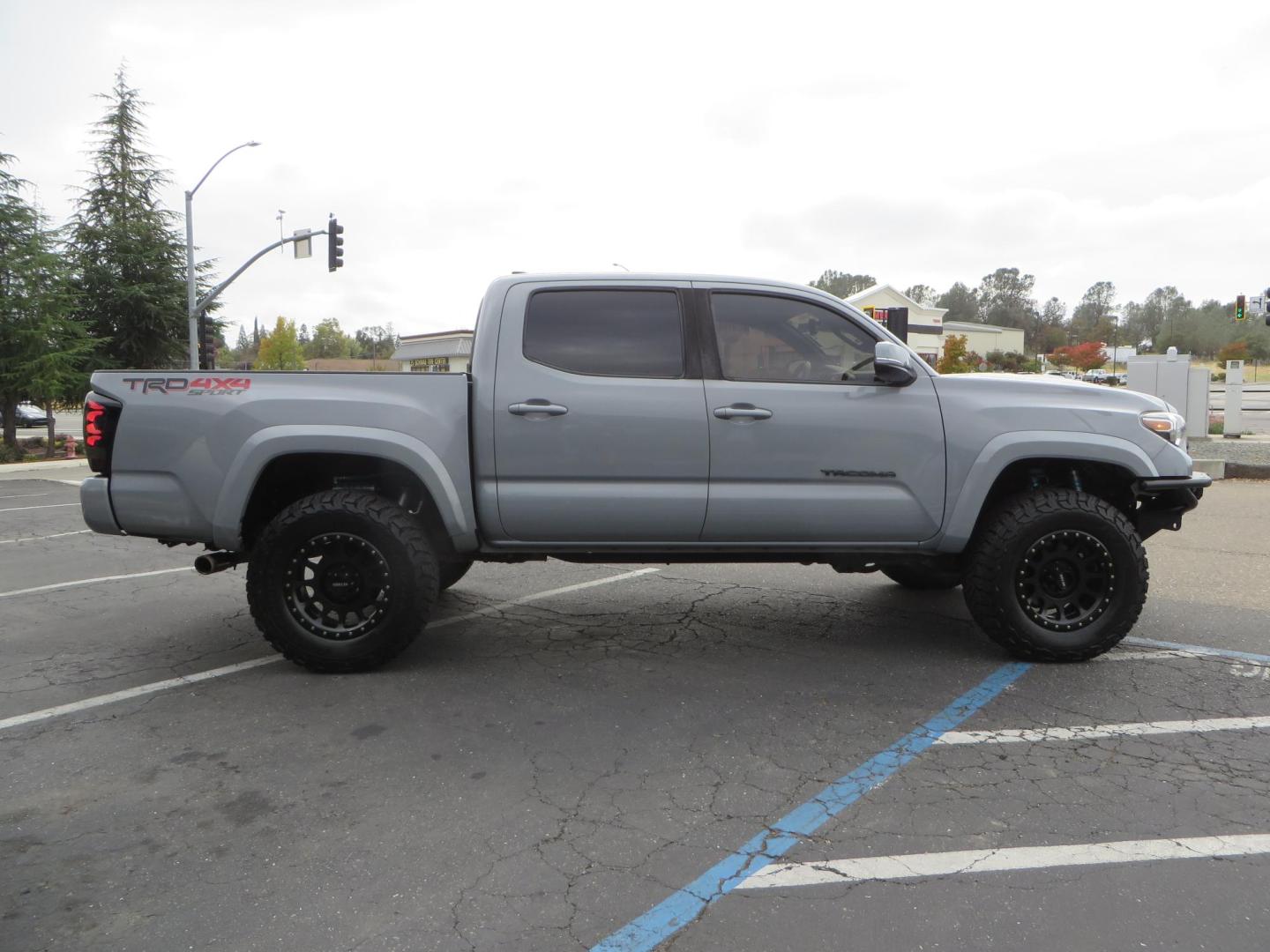 2019 grey /black Toyota Tacoma TRD Sport Double Cab (3TMCZ5AN2KM) with an 3.6L V6 DOHC 24V engine, 6A transmission, located at 2630 Grass Valley Highway, Auburn, CA, 95603, (530) 508-5100, 38.937893, -121.095482 - Must see Tacoma sitting on King 2.5 adjustable remote reservoir coilovers, King 2.5 adjustable remote reservoir rear shocks, Icon Upper control arms, BFG KO3 tires, 17" Method NV wheels, C4 front bumper, Baja Designs lights, LUXX series taillights, aluminum TRD skid plate, bedmat, bed extender, and - Photo#5