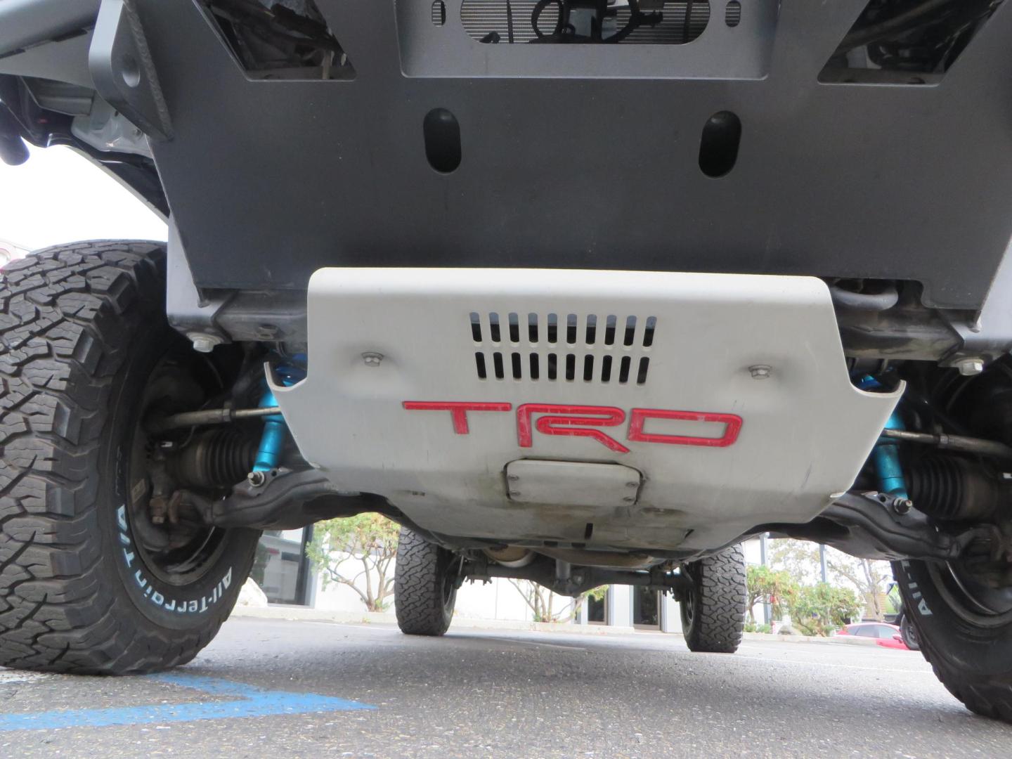 2019 grey /black Toyota Tacoma TRD Sport Double Cab (3TMCZ5AN2KM) with an 3.6L V6 DOHC 24V engine, 6A transmission, located at 2630 Grass Valley Highway, Auburn, CA, 95603, (530) 508-5100, 38.937893, -121.095482 - Must see Tacoma sitting on King 2.5 adjustable remote reservoir coilovers, King 2.5 adjustable remote reservoir rear shocks, Icon Upper control arms, BFG KO3 tires, 17" Method NV wheels, C4 front bumper, Baja Designs lights, LUXX series taillights, aluminum TRD skid plate, bedmat, bed extender, and - Photo#16