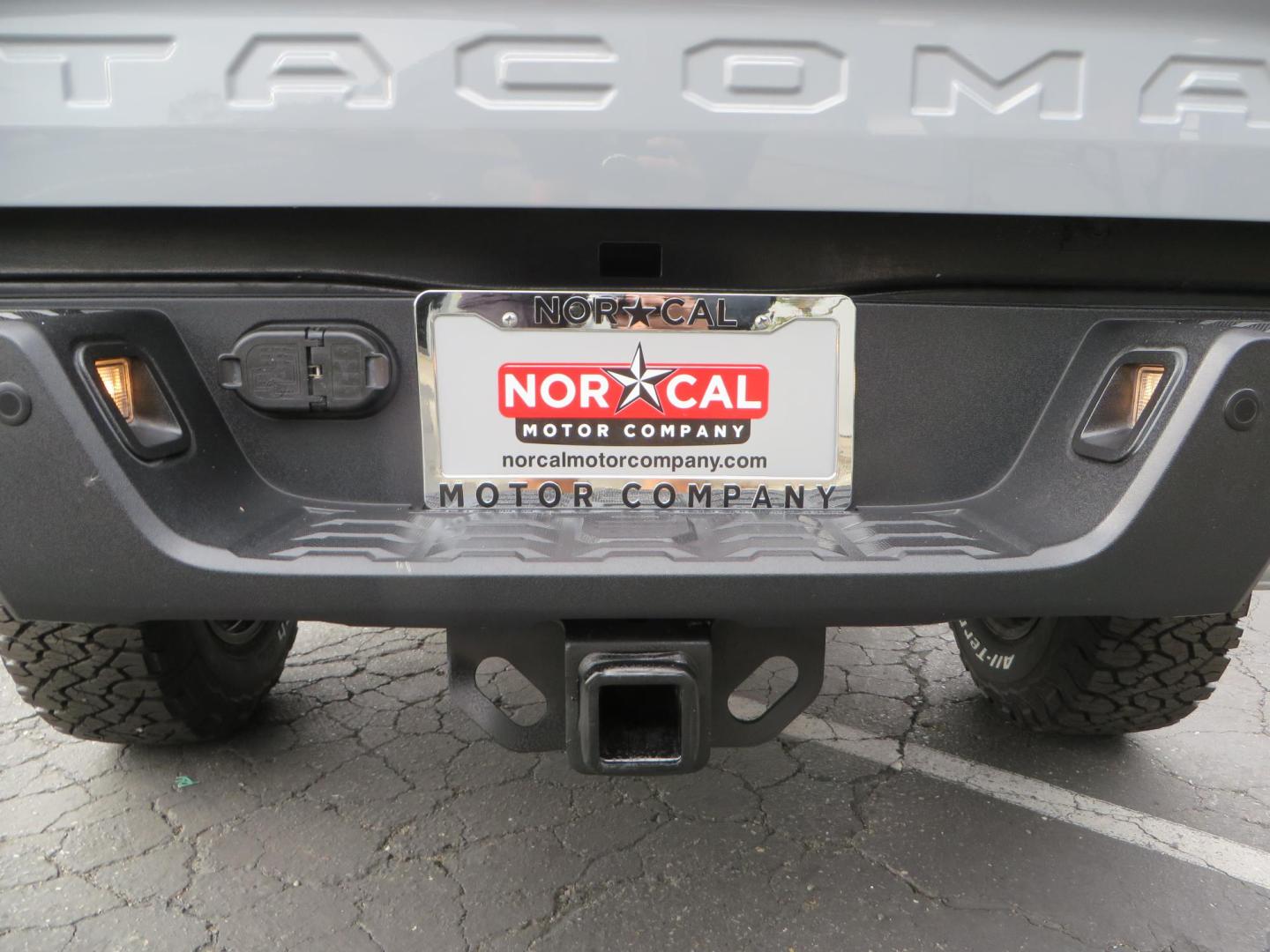 2019 grey /black Toyota Tacoma TRD Sport Double Cab (3TMCZ5AN2KM) with an 3.6L V6 DOHC 24V engine, 6A transmission, located at 2630 Grass Valley Highway, Auburn, CA, 95603, (530) 508-5100, 38.937893, -121.095482 - Must see Tacoma sitting on King 2.5 adjustable remote reservoir coilovers, King 2.5 adjustable remote reservoir rear shocks, Icon Upper control arms, BFG KO3 tires, 17" Method NV wheels, C4 front bumper, Baja Designs lights, LUXX series taillights, aluminum TRD skid plate, bedmat, bed extender, and - Photo#18