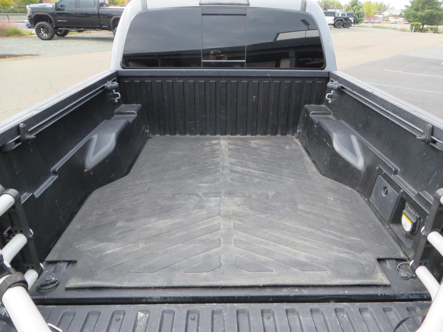 2019 grey /black Toyota Tacoma TRD Sport Double Cab (3TMCZ5AN2KM) with an 3.6L V6 DOHC 24V engine, 6A transmission, located at 2630 Grass Valley Highway, Auburn, CA, 95603, (530) 508-5100, 38.937893, -121.095482 - Must see Tacoma sitting on King 2.5 adjustable remote reservoir coilovers, King 2.5 adjustable remote reservoir rear shocks, Icon Upper control arms, BFG KO3 tires, 17" Method NV wheels, C4 front bumper, Baja Designs lights, LUXX series taillights, aluminum TRD skid plate, bedmat, bed extender, and - Photo#21