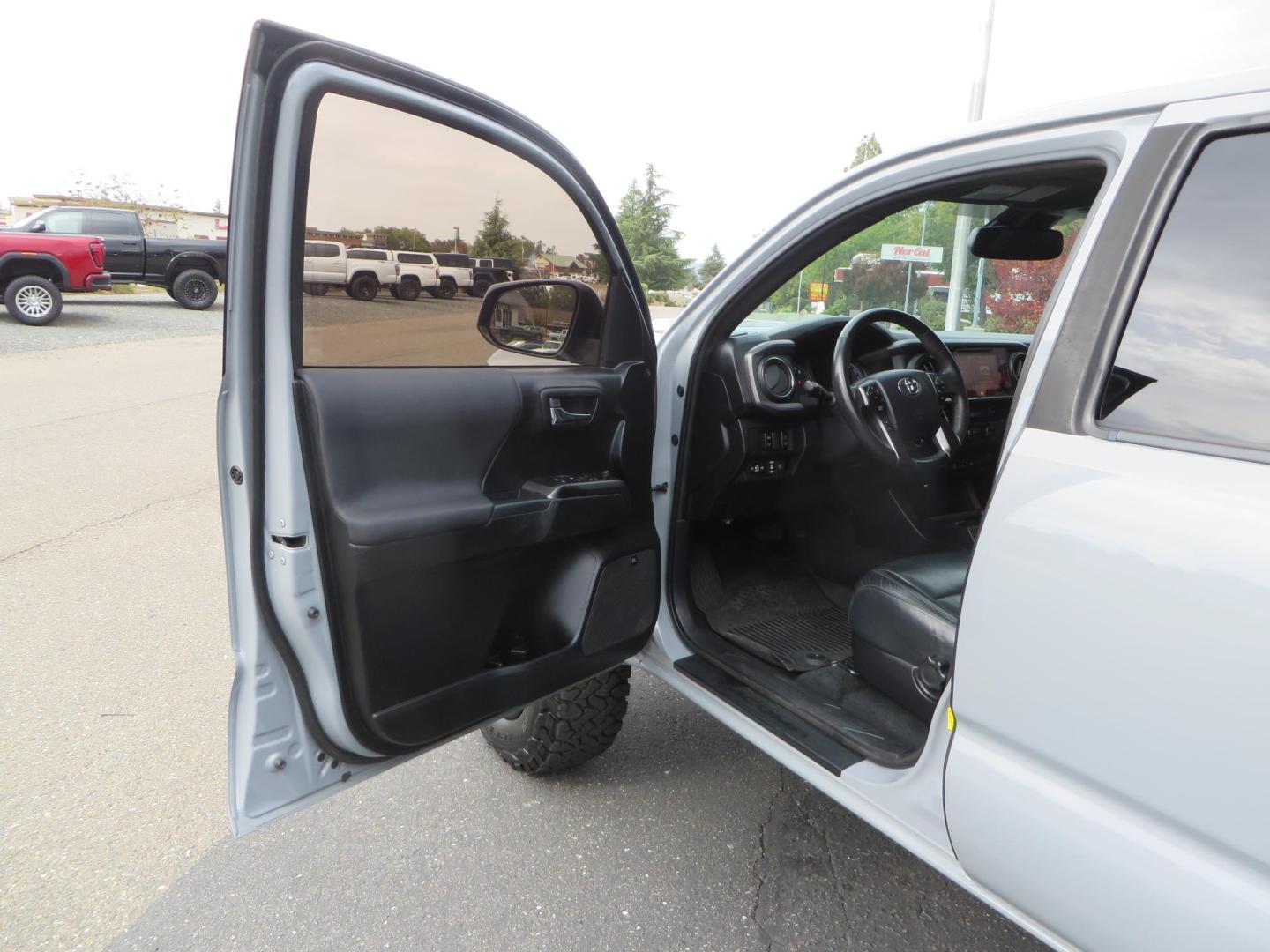 2019 grey /black Toyota Tacoma TRD Sport Double Cab (3TMCZ5AN2KM) with an 3.6L V6 DOHC 24V engine, 6A transmission, located at 2630 Grass Valley Highway, Auburn, CA, 95603, (530) 508-5100, 38.937893, -121.095482 - Must see Tacoma sitting on King 2.5 adjustable remote reservoir coilovers, King 2.5 adjustable remote reservoir rear shocks, Icon Upper control arms, BFG KO3 tires, 17" Method NV wheels, C4 front bumper, Baja Designs lights, LUXX series taillights, aluminum TRD skid plate, bedmat, bed extender, and - Photo#24