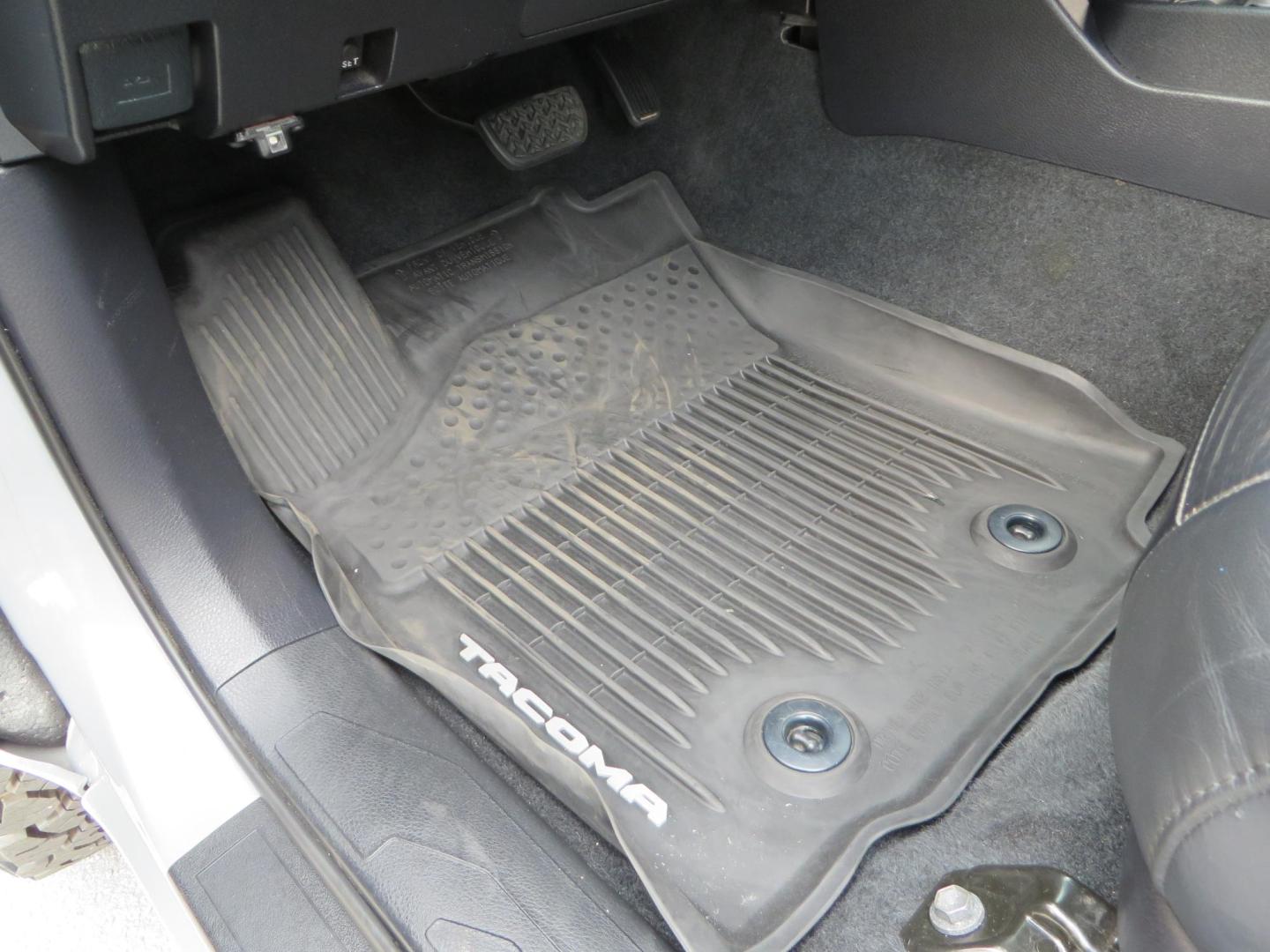 2019 grey /black Toyota Tacoma TRD Sport Double Cab (3TMCZ5AN2KM) with an 3.6L V6 DOHC 24V engine, 6A transmission, located at 2630 Grass Valley Highway, Auburn, CA, 95603, (530) 508-5100, 38.937893, -121.095482 - Must see Tacoma sitting on King 2.5 adjustable remote reservoir coilovers, King 2.5 adjustable remote reservoir rear shocks, Icon Upper control arms, BFG KO3 tires, 17" Method NV wheels, C4 front bumper, Baja Designs lights, LUXX series taillights, aluminum TRD skid plate, bedmat, bed extender, and - Photo#31