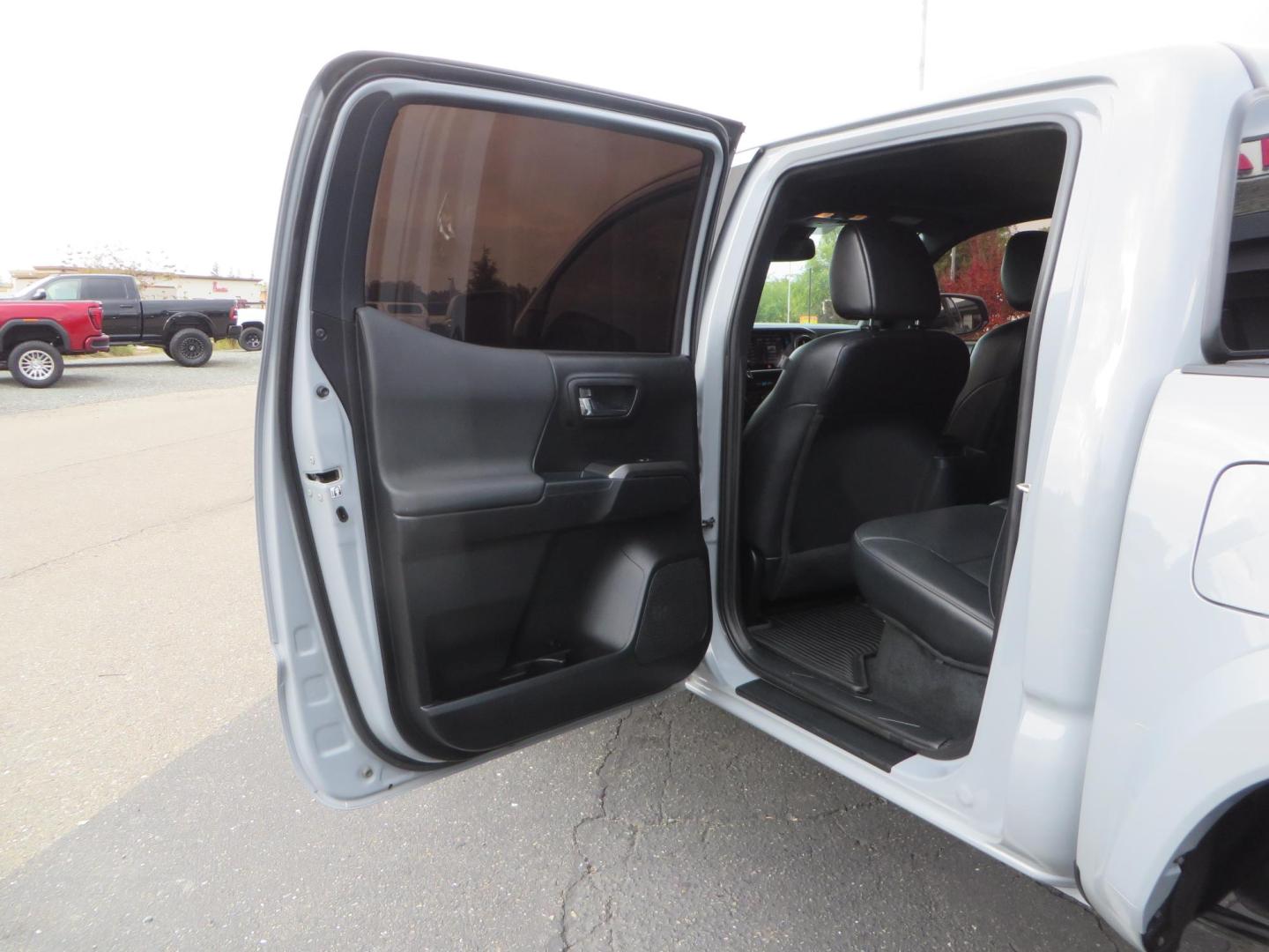 2019 grey /black Toyota Tacoma TRD Sport Double Cab (3TMCZ5AN2KM) with an 3.6L V6 DOHC 24V engine, 6A transmission, located at 2630 Grass Valley Highway, Auburn, CA, 95603, (530) 508-5100, 38.937893, -121.095482 - Must see Tacoma sitting on King 2.5 adjustable remote reservoir coilovers, King 2.5 adjustable remote reservoir rear shocks, Icon Upper control arms, BFG KO3 tires, 17" Method NV wheels, C4 front bumper, Baja Designs lights, LUXX series taillights, aluminum TRD skid plate, bedmat, bed extender, and - Photo#46