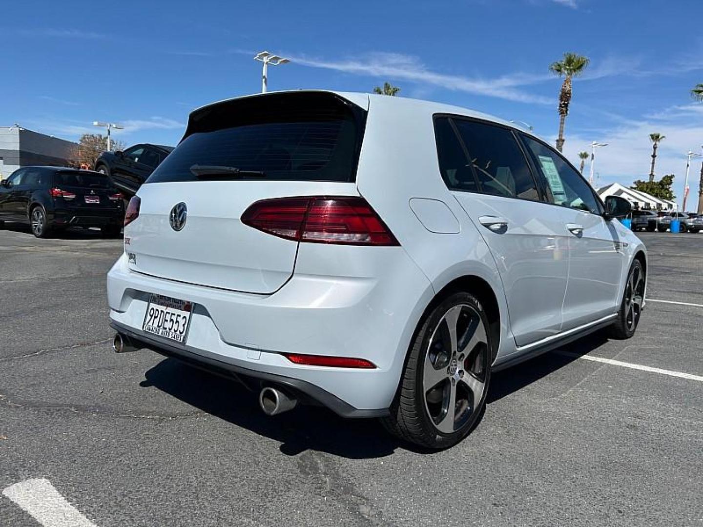 2019 WHITE Volkswagen GTI (3VW6T7AU0KM) with an 4-Cyl Turbo 2.0 Liter engine, Automatic 7-Spd DSG w/Tiptronic transmission, located at 412 Auto Vista Drive, Palmdale, 93551, (661) 945-0620, 34.592636, -118.136681 - Photo#4