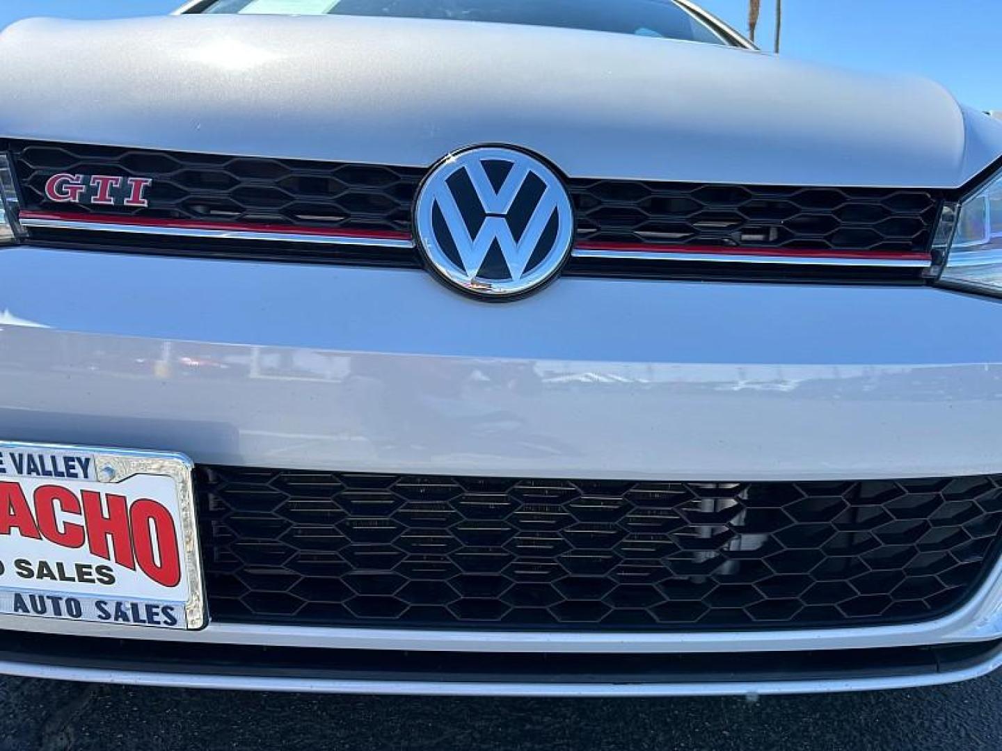 2019 WHITE Volkswagen GTI (3VW6T7AU0KM) with an 4-Cyl Turbo 2.0 Liter engine, Automatic 7-Spd DSG w/Tiptronic transmission, located at 412 Auto Vista Drive, Palmdale, 93551, (661) 945-0620, 34.592636, -118.136681 - Photo#8