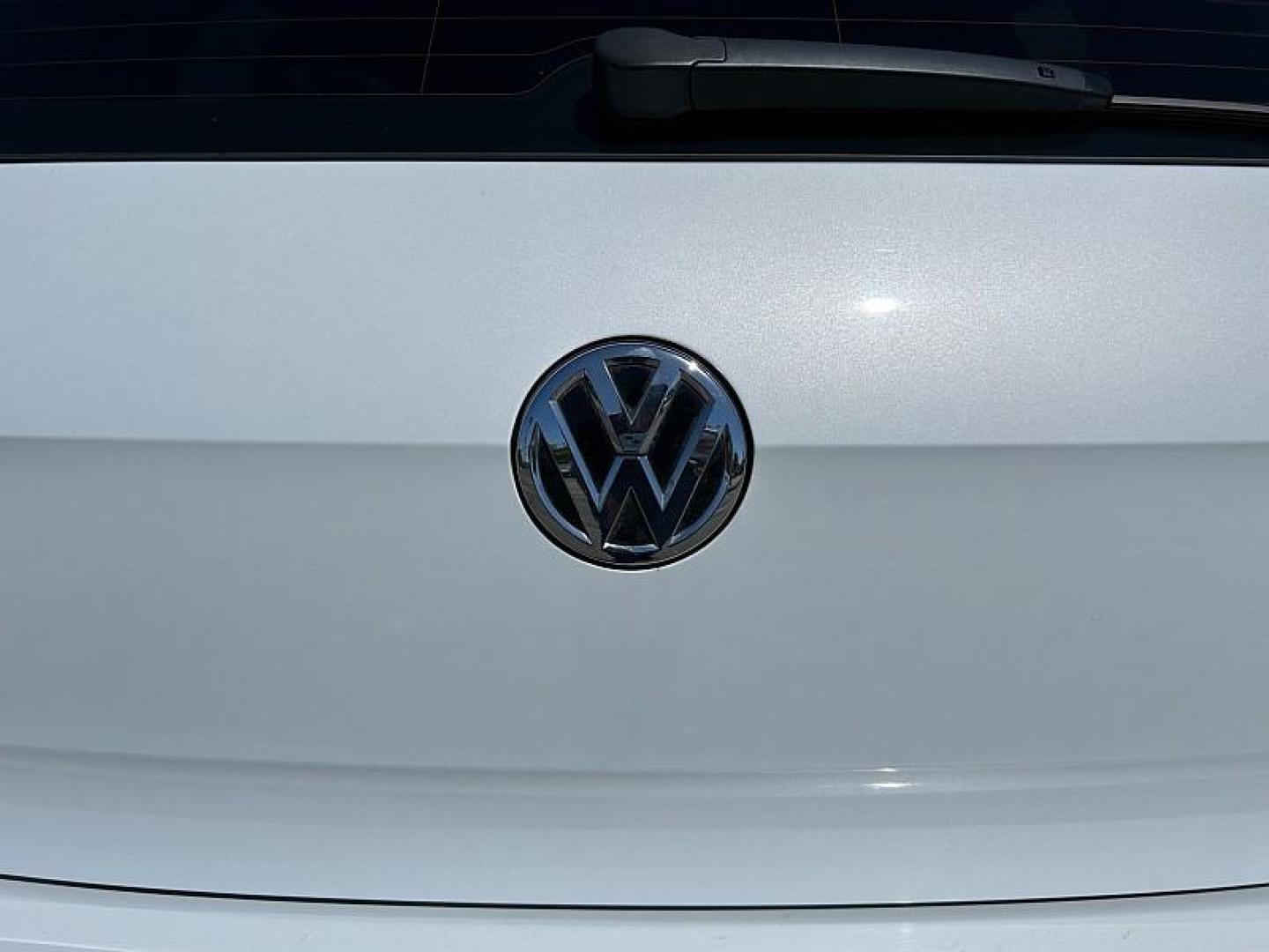 2019 WHITE Volkswagen GTI (3VW6T7AU0KM) with an 4-Cyl Turbo 2.0 Liter engine, Automatic 7-Spd DSG w/Tiptronic transmission, located at 412 Auto Vista Drive, Palmdale, 93551, (661) 945-0620, 34.592636, -118.136681 - Photo#11