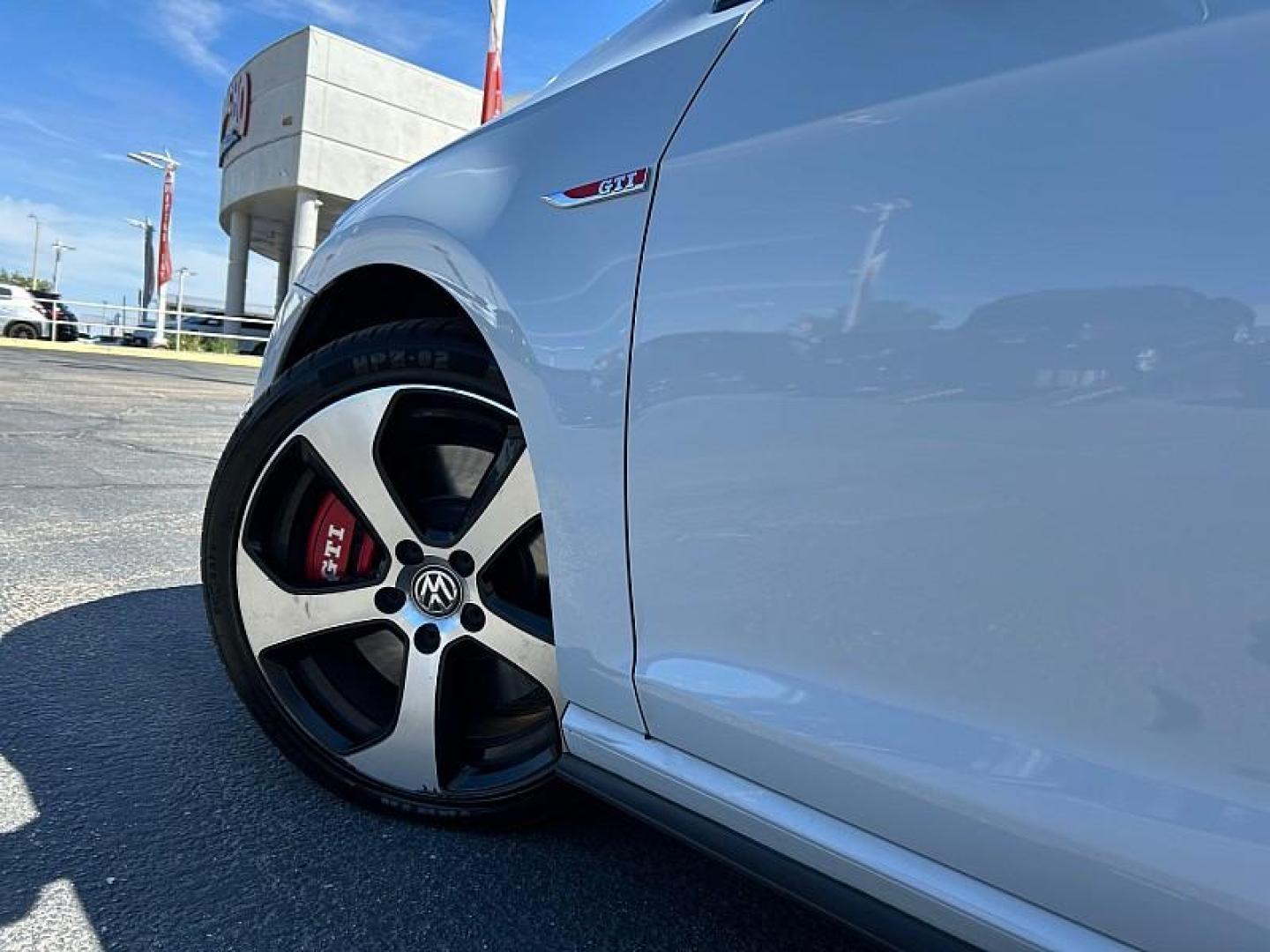 2019 WHITE Volkswagen GTI (3VW6T7AU0KM) with an 4-Cyl Turbo 2.0 Liter engine, Automatic 7-Spd DSG w/Tiptronic transmission, located at 412 Auto Vista Drive, Palmdale, 93551, (661) 945-0620, 34.592636, -118.136681 - Photo#14