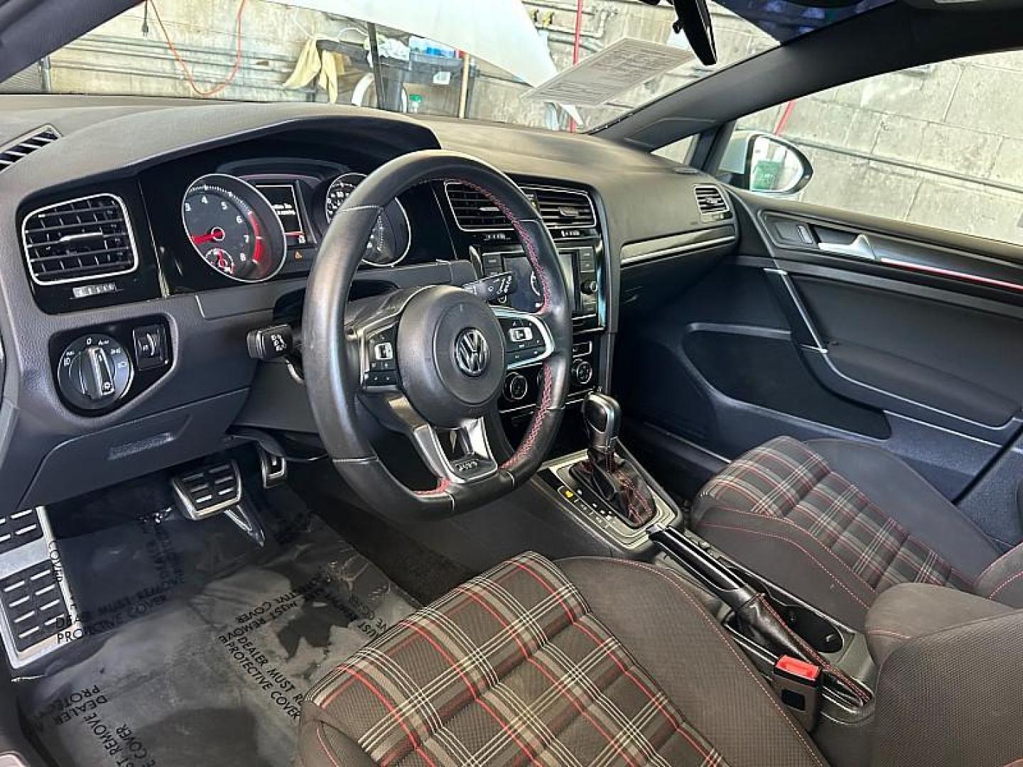 2019 WHITE Volkswagen GTI (3VW6T7AU0KM) with an 4-Cyl Turbo 2.0 Liter engine, Automatic 7-Spd DSG w/Tiptronic transmission, located at 412 Auto Vista Drive, Palmdale, 93551, (661) 945-0620, 34.592636, -118.136681 - Photo#20
