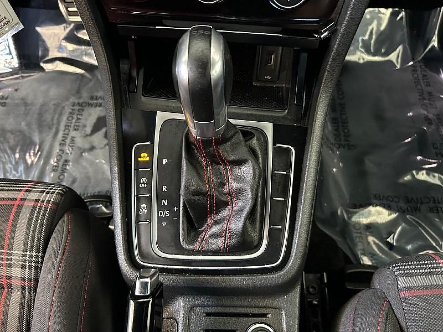 2019 WHITE Volkswagen GTI (3VW6T7AU0KM) with an 4-Cyl Turbo 2.0 Liter engine, Automatic 7-Spd DSG w/Tiptronic transmission, located at 412 Auto Vista Drive, Palmdale, 93551, (661) 945-0620, 34.592636, -118.136681 - Photo#21