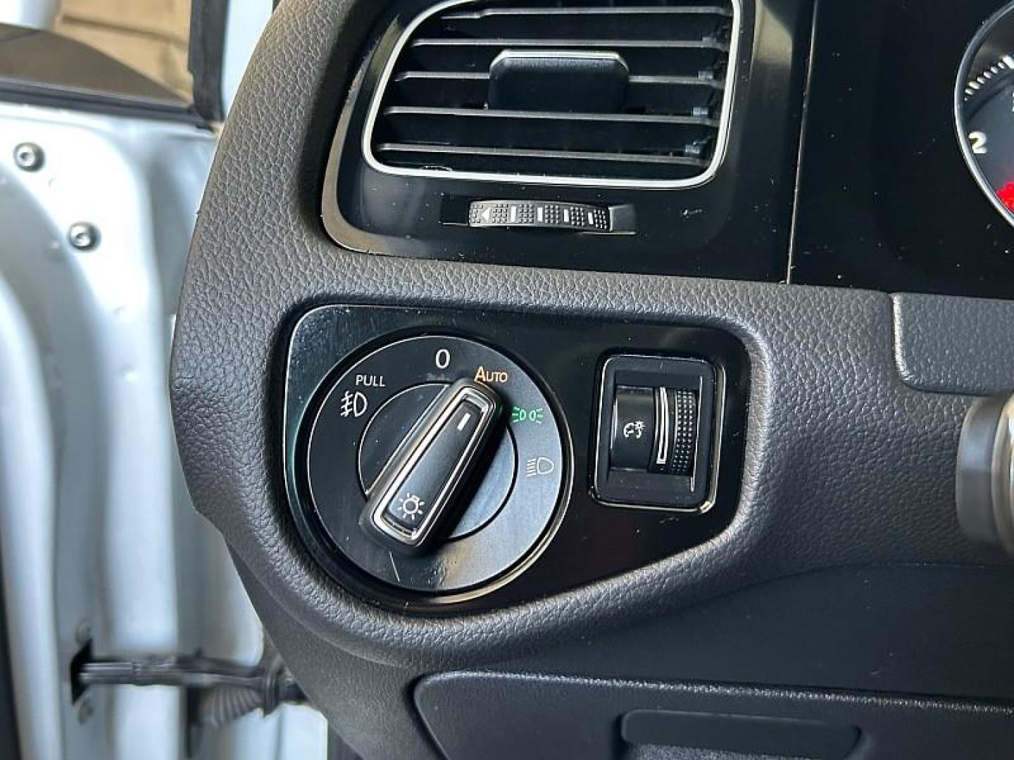 2019 WHITE Volkswagen GTI (3VW6T7AU0KM) with an 4-Cyl Turbo 2.0 Liter engine, Automatic 7-Spd DSG w/Tiptronic transmission, located at 412 Auto Vista Drive, Palmdale, 93551, (661) 945-0620, 34.592636, -118.136681 - Photo#22